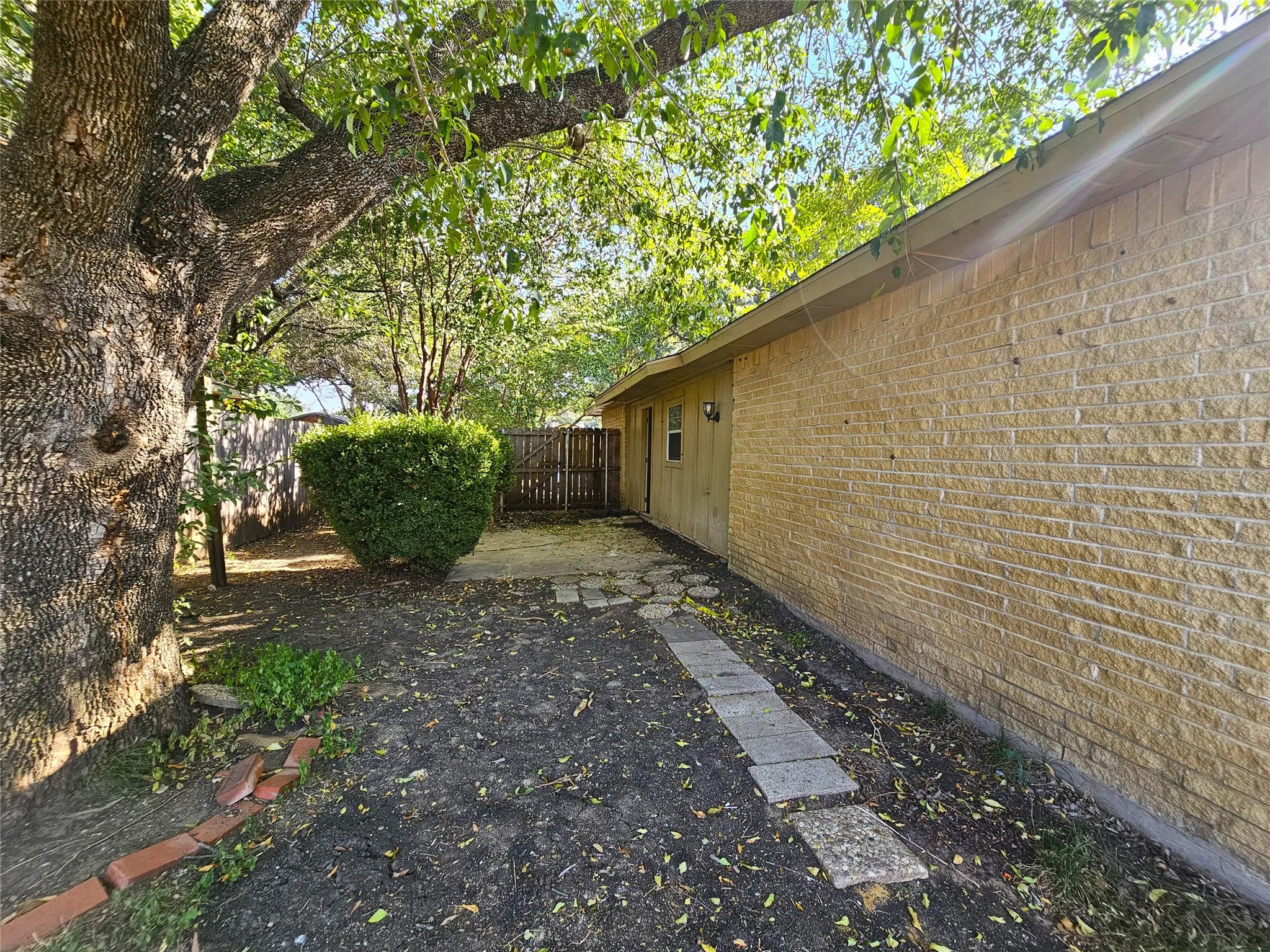 Single Family Residence For Rent in Collin County , 925 Whitehall Drive, Plano, Texas 75023, 3 Bedroom, 2 Bathroom, 2 Garage spaces, 1,440 Sqft, built in 1975, mls#21372784, Real Estate Agent in Plano, Homes For Rent in Collin county, Homes For Rent in Plano, Realtor in Plano Texas, Real Estate Brokerage Independent Realty Texas, Luminita Cordes Realtor