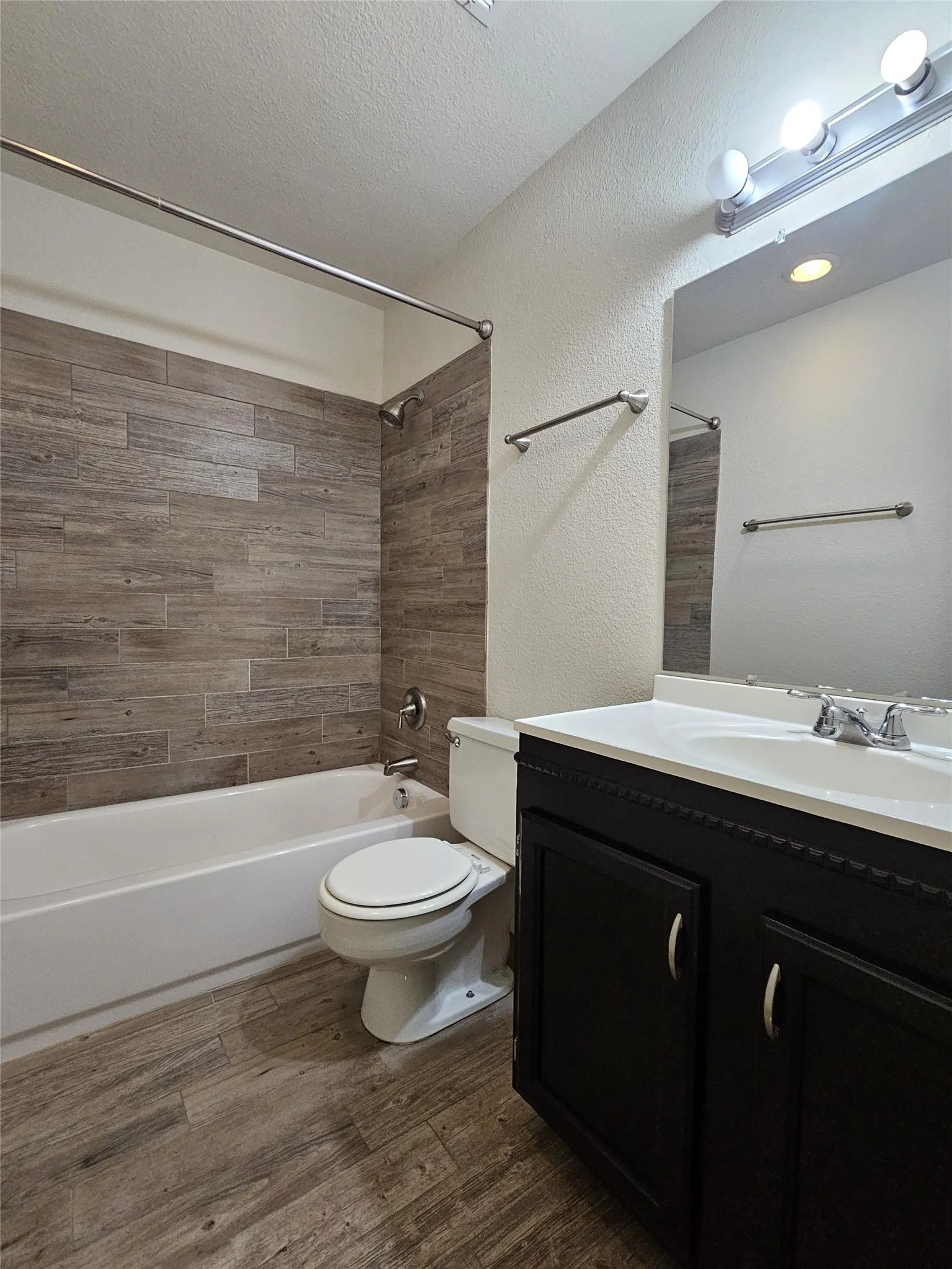 Single Family Residence For Rent in Collin County , 925 Whitehall Drive, Plano, Texas 75023, 3 Bedroom, 2 Bathroom, 2 Garage spaces, 1,440 Sqft, built in 1975, mls#21372784, Real Estate Agent in Plano, Homes For Rent in Collin county, Homes For Rent in Plano, Realtor in Plano Texas, Real Estate Brokerage Independent Realty Texas, Luminita Cordes Realtor