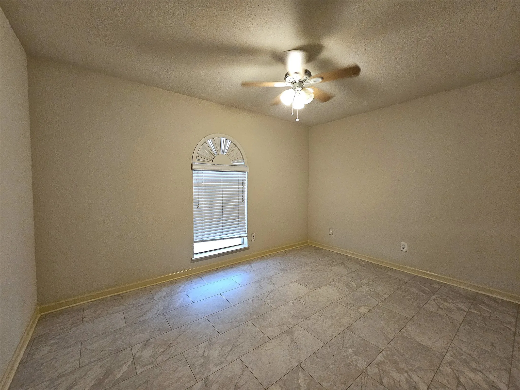 Single Family Residence For Rent in Collin County , 925 Whitehall Drive, Plano, Texas 75023, 3 Bedroom, 2 Bathroom, 2 Garage spaces, 1,440 Sqft, built in 1975, mls#21372784, Real Estate Agent in Plano, Homes For Rent in Collin county, Homes For Rent in Plano, Realtor in Plano Texas, Real Estate Brokerage Independent Realty Texas, Luminita Cordes Realtor