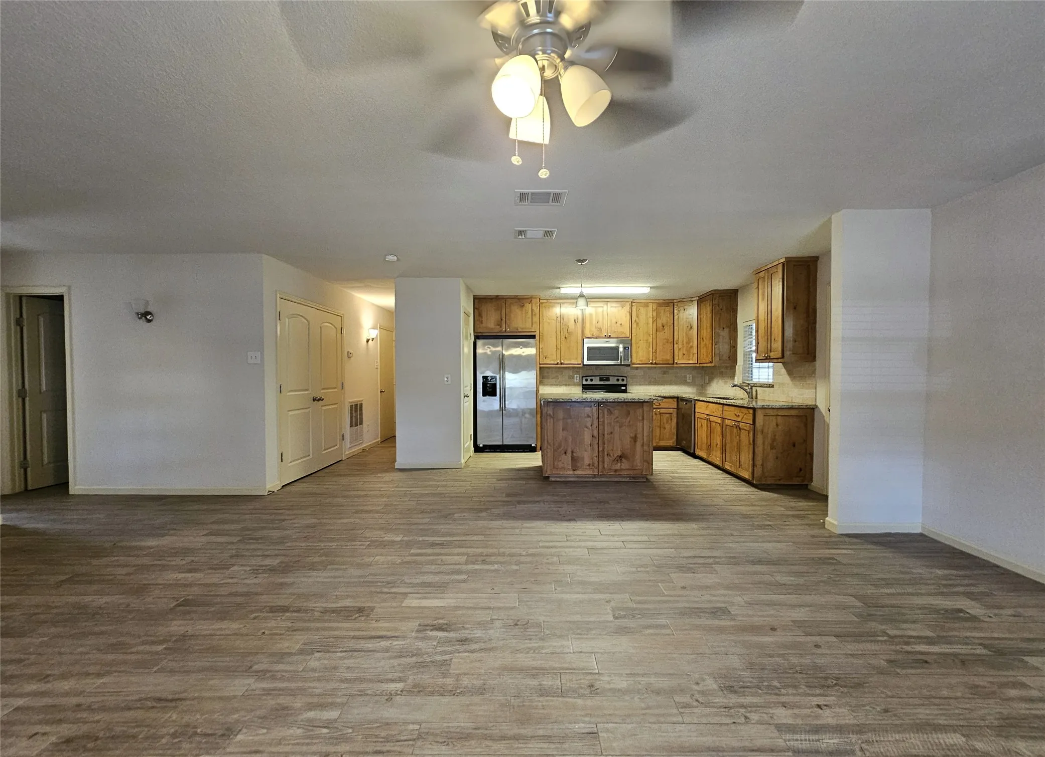 Single Family Residence For Rent in Collin County , 925 Whitehall Drive, Plano, Texas 75023, 3 Bedroom, 2 Bathroom, 2 Garage spaces, 1,440 Sqft, built in 1975, mls#21372784, Real Estate Agent in Plano, Homes For Rent in Collin county, Homes For Rent in Plano, Realtor in Plano Texas, Real Estate Brokerage Independent Realty Texas, Luminita Cordes Realtor