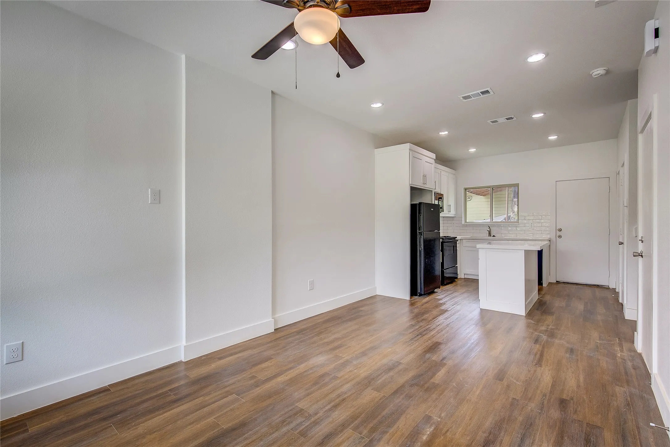 Single Family Residence For Sale in Hopkins County , 620 Whitworth Street, Sulphur Springs, Texas 75482, 3 Bedroom, 3 Bathroom, 1 Garage spaces, 1,350 Sqft, built in 2025, mls#21371496, Real Estate Agent in Sulphur Springs, Homes For Sale in Hopkins county, Homes For Sale in Sulphur Springs, Realtor in Sulphur Springs Texas, Real Estate Brokerage Independent Realty Texas, Luminita Cordes Realtor
