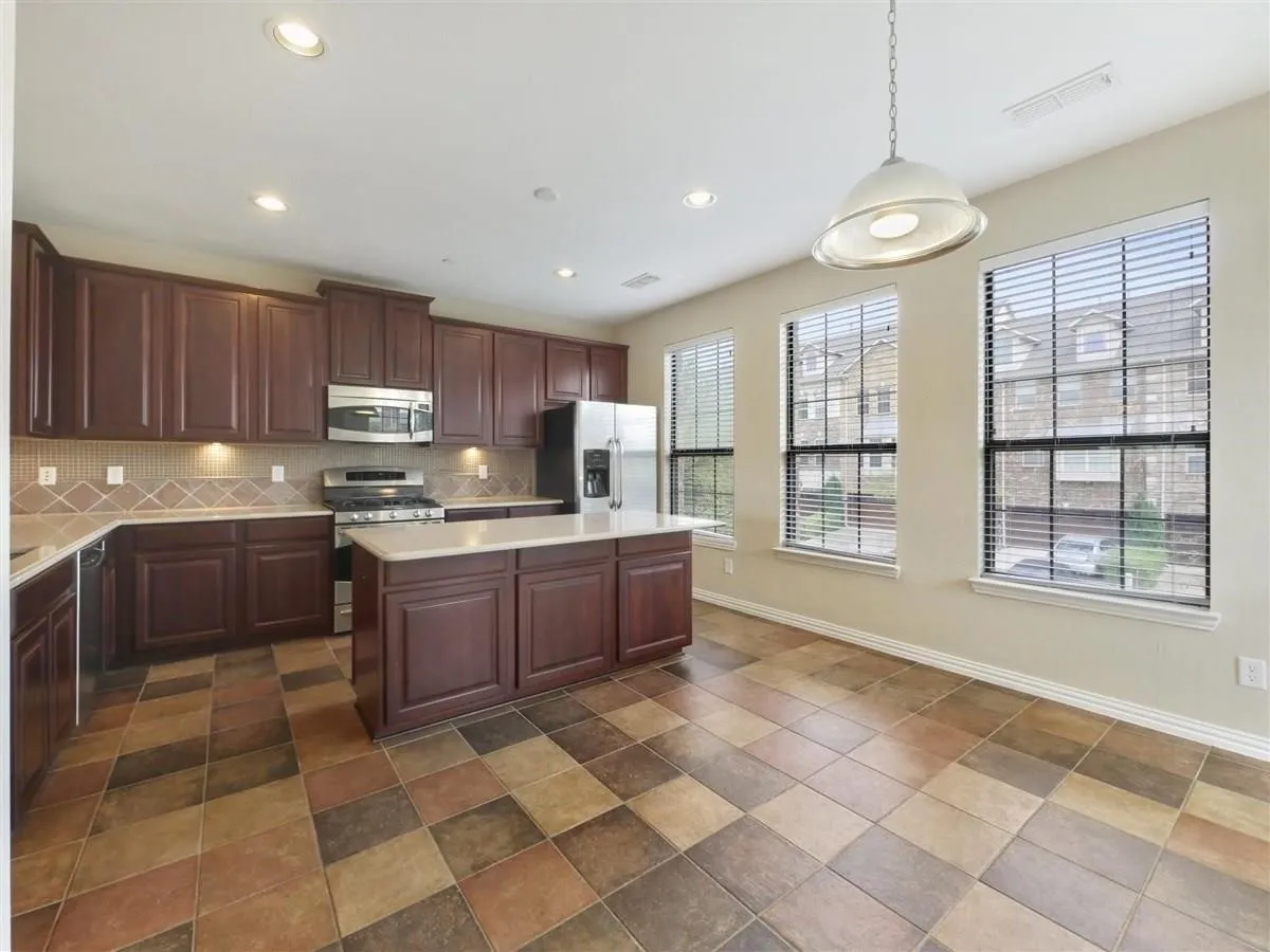Townhouse For Rent in Dallas County , 7817 Fox Horn Drive, Irving, Texas 75063, 3 Bedroom, 4 Bathroom, 2 Garage spaces, 2,273 Sqft, built in 2008, mls#21372780, Real Estate Agent in Irving, Homes For Rent in Dallas county, Homes For Rent in Irving, Realtor in Irving Texas, Real Estate Brokerage Independent Realty Texas, Luminita Cordes Realtor