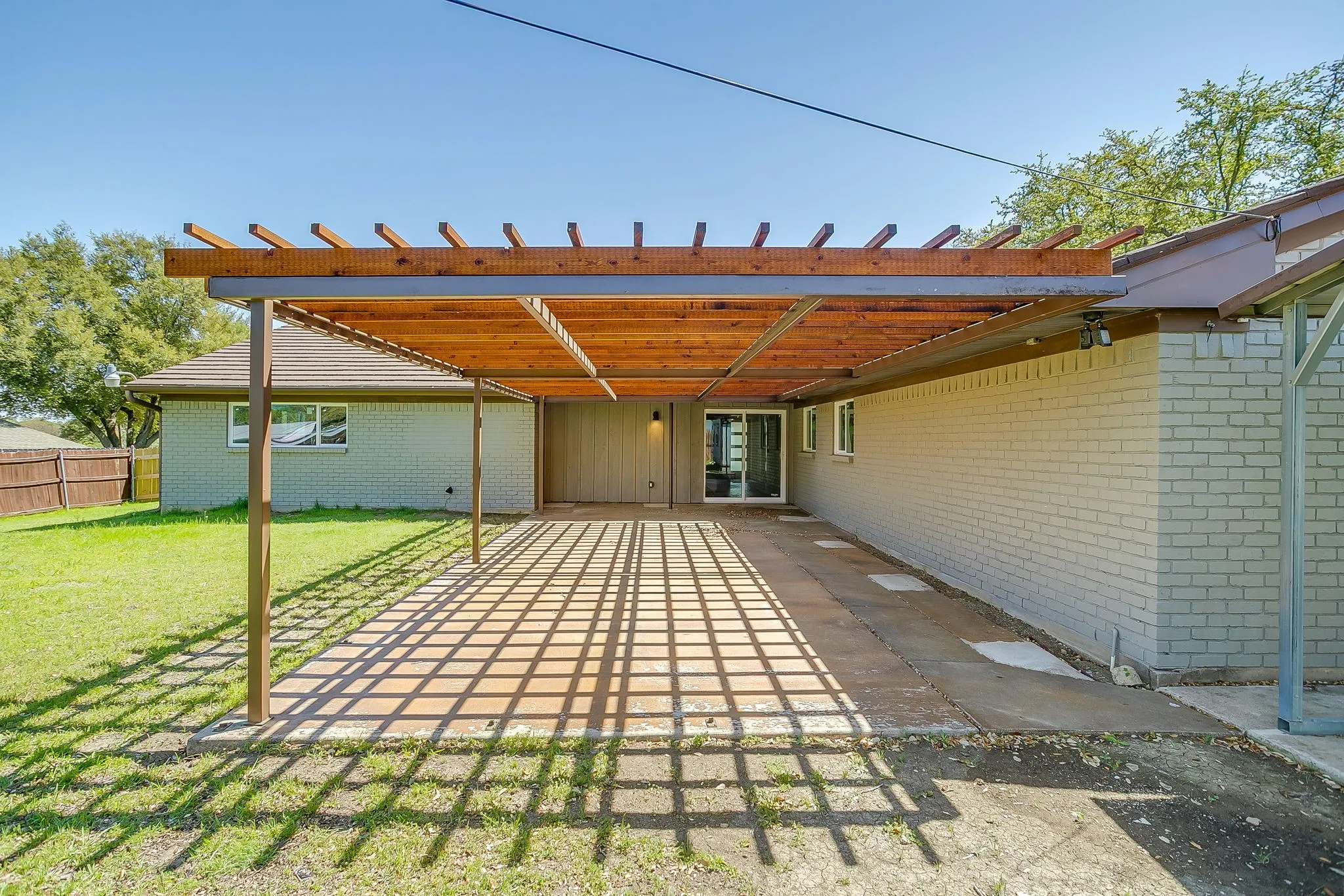 Single Family Residence For Sale in Tarrant County , 6940 Bal Lake Drive, Fort Worth, Texas 76116, 3 Bedroom, 2 Bathroom, 2 Garage spaces, 2,343 Sqft, built in 1966, mls#21367645, Real Estate Agent in Fort Worth, Homes For Sale in Tarrant county, Homes For Sale in Fort Worth, Realtor in Fort Worth Texas, Real Estate Brokerage Independent Realty Texas, Luminita Cordes Realtor