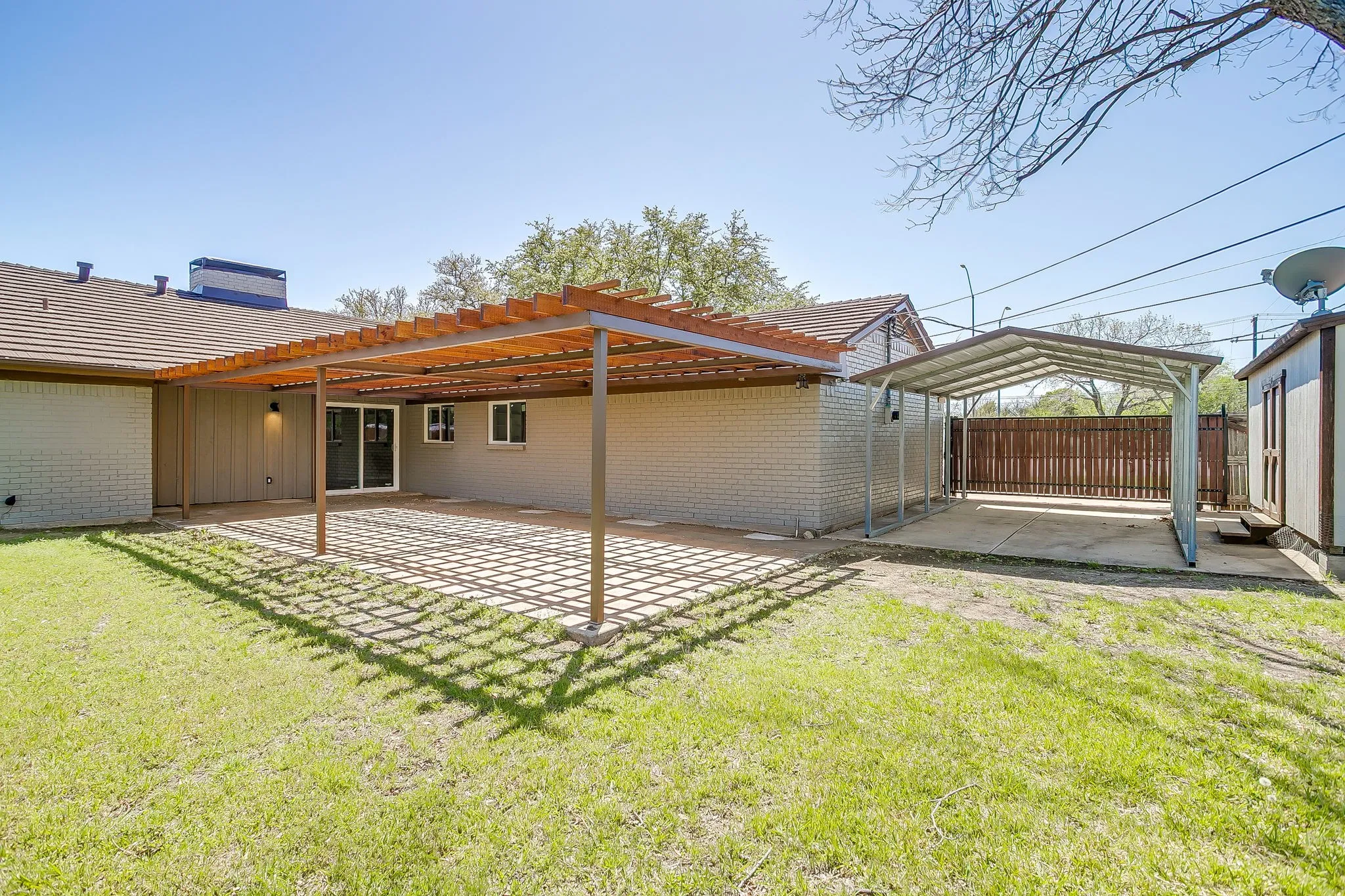 Single Family Residence For Sale in Tarrant County , 6940 Bal Lake Drive, Fort Worth, Texas 76116, 3 Bedroom, 2 Bathroom, 2 Garage spaces, 2,343 Sqft, built in 1966, mls#21367645, Real Estate Agent in Fort Worth, Homes For Sale in Tarrant county, Homes For Sale in Fort Worth, Realtor in Fort Worth Texas, Real Estate Brokerage Independent Realty Texas, Luminita Cordes Realtor