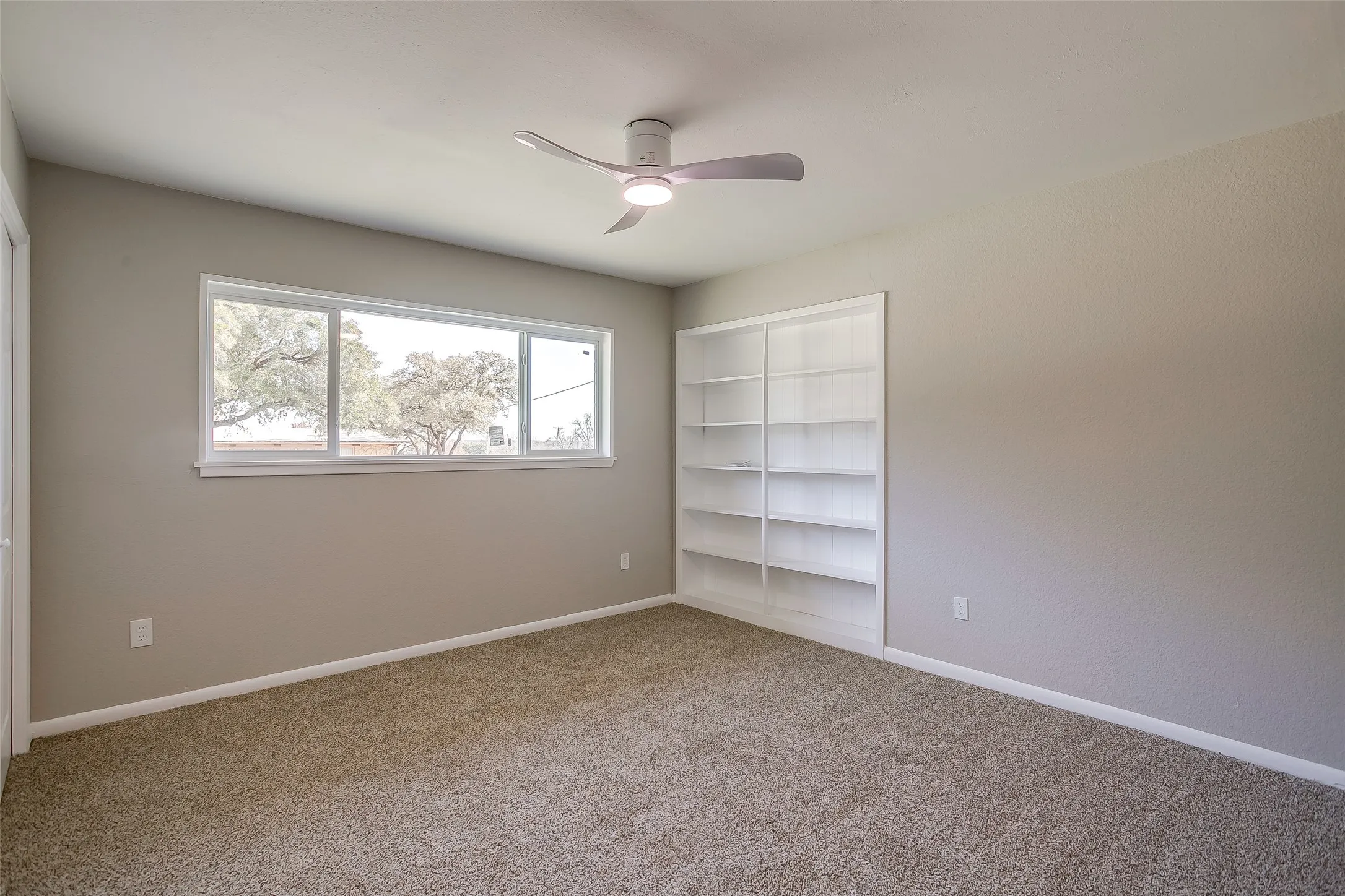 Single Family Residence For Sale in Tarrant County , 6940 Bal Lake Drive, Fort Worth, Texas 76116, 3 Bedroom, 2 Bathroom, 2 Garage spaces, 2,343 Sqft, built in 1966, mls#21367645, Real Estate Agent in Fort Worth, Homes For Sale in Tarrant county, Homes For Sale in Fort Worth, Realtor in Fort Worth Texas, Real Estate Brokerage Independent Realty Texas, Luminita Cordes Realtor