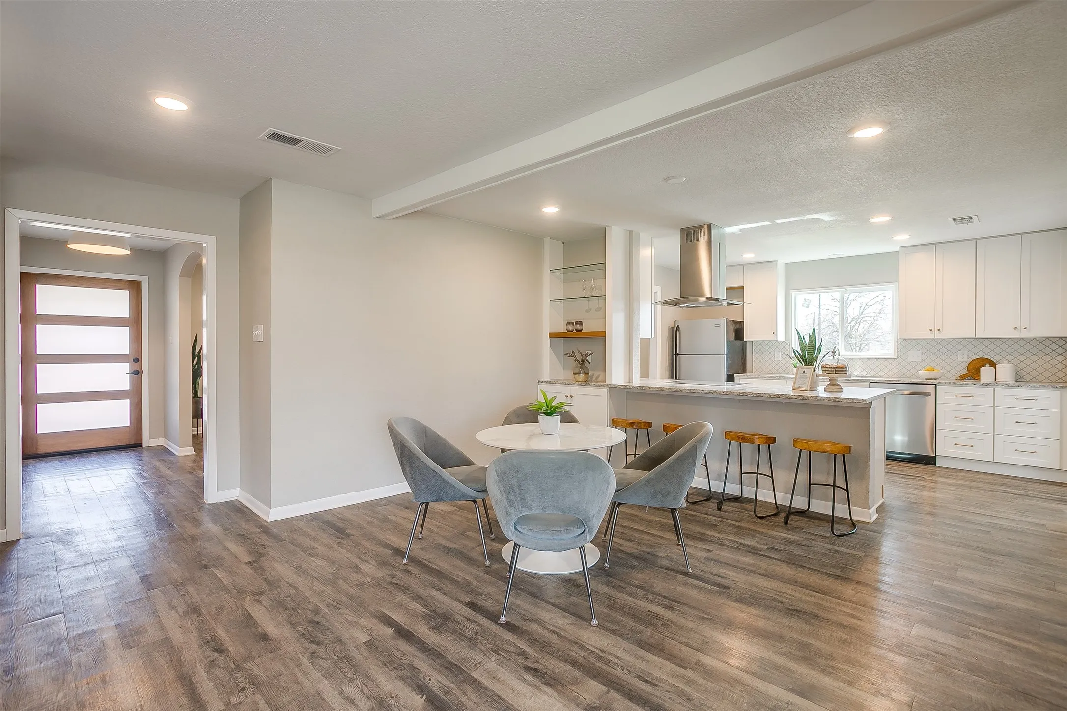 Single Family Residence For Sale in Tarrant County , 6940 Bal Lake Drive, Fort Worth, Texas 76116, 3 Bedroom, 2 Bathroom, 2 Garage spaces, 2,343 Sqft, built in 1966, mls#21367645, Real Estate Agent in Fort Worth, Homes For Sale in Tarrant county, Homes For Sale in Fort Worth, Realtor in Fort Worth Texas, Real Estate Brokerage Independent Realty Texas, Luminita Cordes Realtor