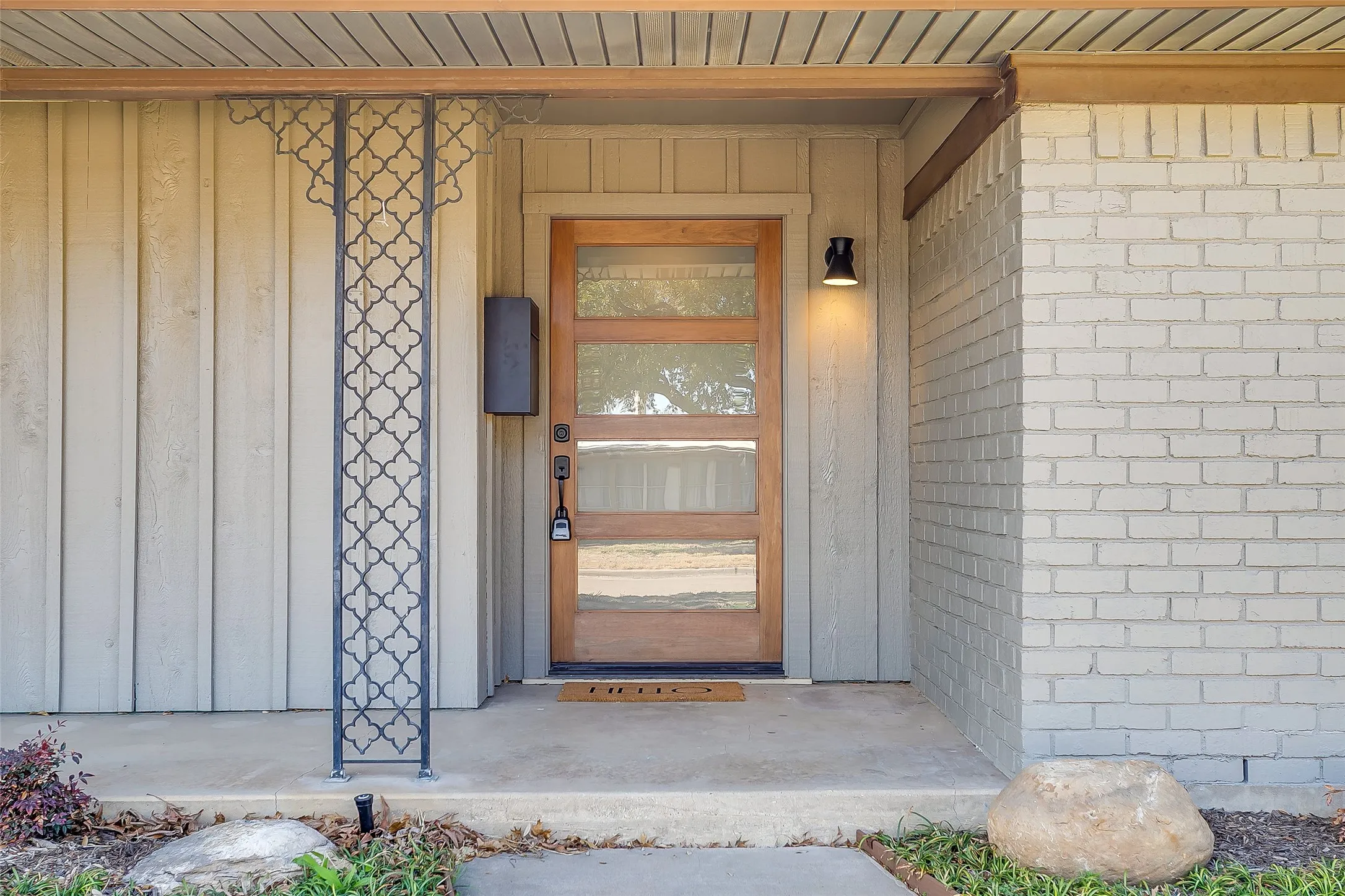 Single Family Residence For Sale in Tarrant County , 6940 Bal Lake Drive, Fort Worth, Texas 76116, 3 Bedroom, 2 Bathroom, 2 Garage spaces, 2,343 Sqft, built in 1966, mls#21367645, Real Estate Agent in Fort Worth, Homes For Sale in Tarrant county, Homes For Sale in Fort Worth, Realtor in Fort Worth Texas, Real Estate Brokerage Independent Realty Texas, Luminita Cordes Realtor