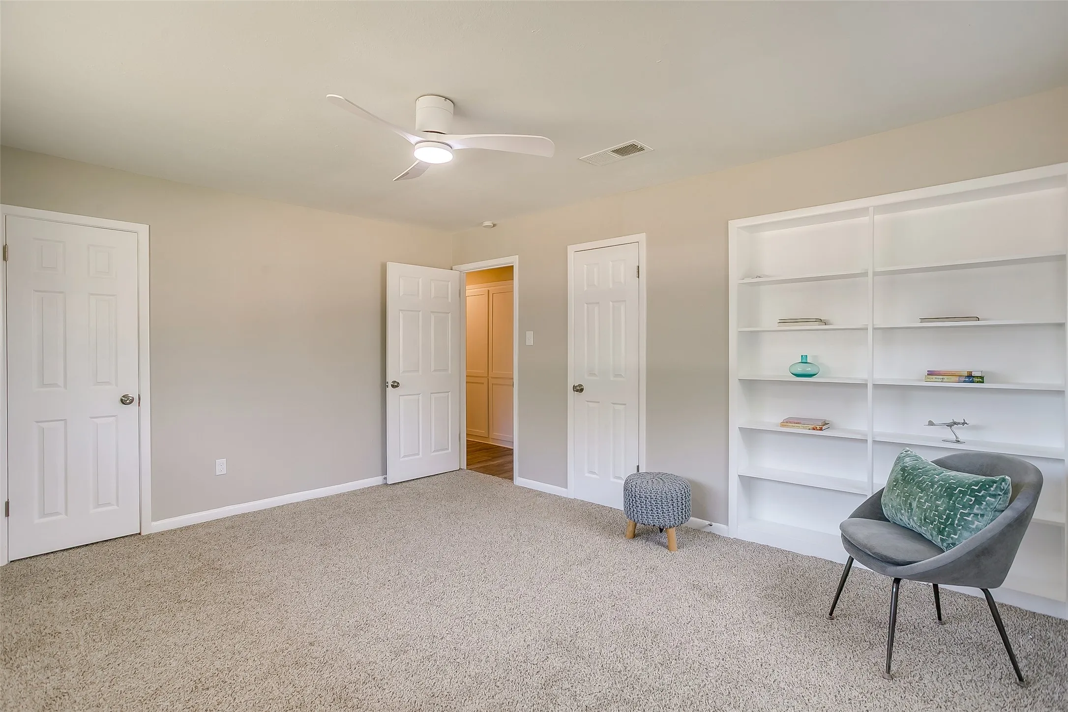 Single Family Residence For Sale in Tarrant County , 6940 Bal Lake Drive, Fort Worth, Texas 76116, 3 Bedroom, 2 Bathroom, 2 Garage spaces, 2,343 Sqft, built in 1966, mls#21367645, Real Estate Agent in Fort Worth, Homes For Sale in Tarrant county, Homes For Sale in Fort Worth, Realtor in Fort Worth Texas, Real Estate Brokerage Independent Realty Texas, Luminita Cordes Realtor