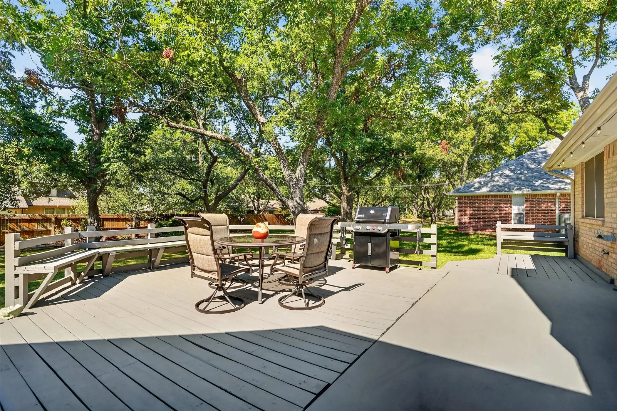 Single Family Residence For Sale in Hood County , 9216 Hanging Moss Drive, Granbury, Texas 76049, 4 Bedroom, 2 Bathroom, 3 Garage spaces, 2,176 Sqft, built in 1999, mls#21368250, Real Estate Agent in Granbury, Homes For Sale in Hood county, Homes For Sale in Granbury, Realtor in Granbury Texas, Real Estate Brokerage Independent Realty Texas, Luminita Cordes Realtor
