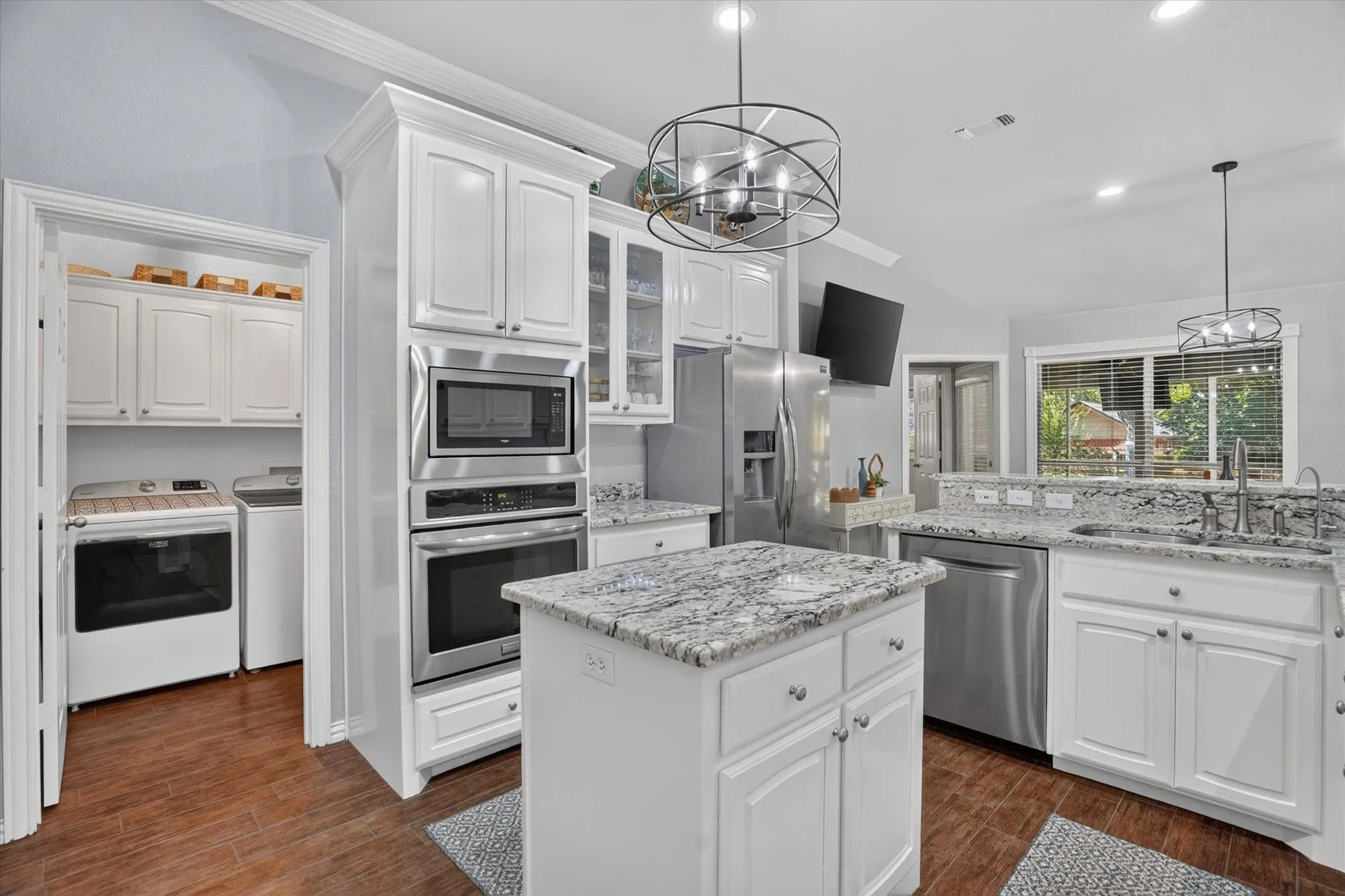 Single Family Residence For Sale in Hood County , 9216 Hanging Moss Drive, Granbury, Texas 76049, 4 Bedroom, 2 Bathroom, 3 Garage spaces, 2,176 Sqft, built in 1999, mls#21368250, Real Estate Agent in Granbury, Homes For Sale in Hood county, Homes For Sale in Granbury, Realtor in Granbury Texas, Real Estate Brokerage Independent Realty Texas, Luminita Cordes Realtor