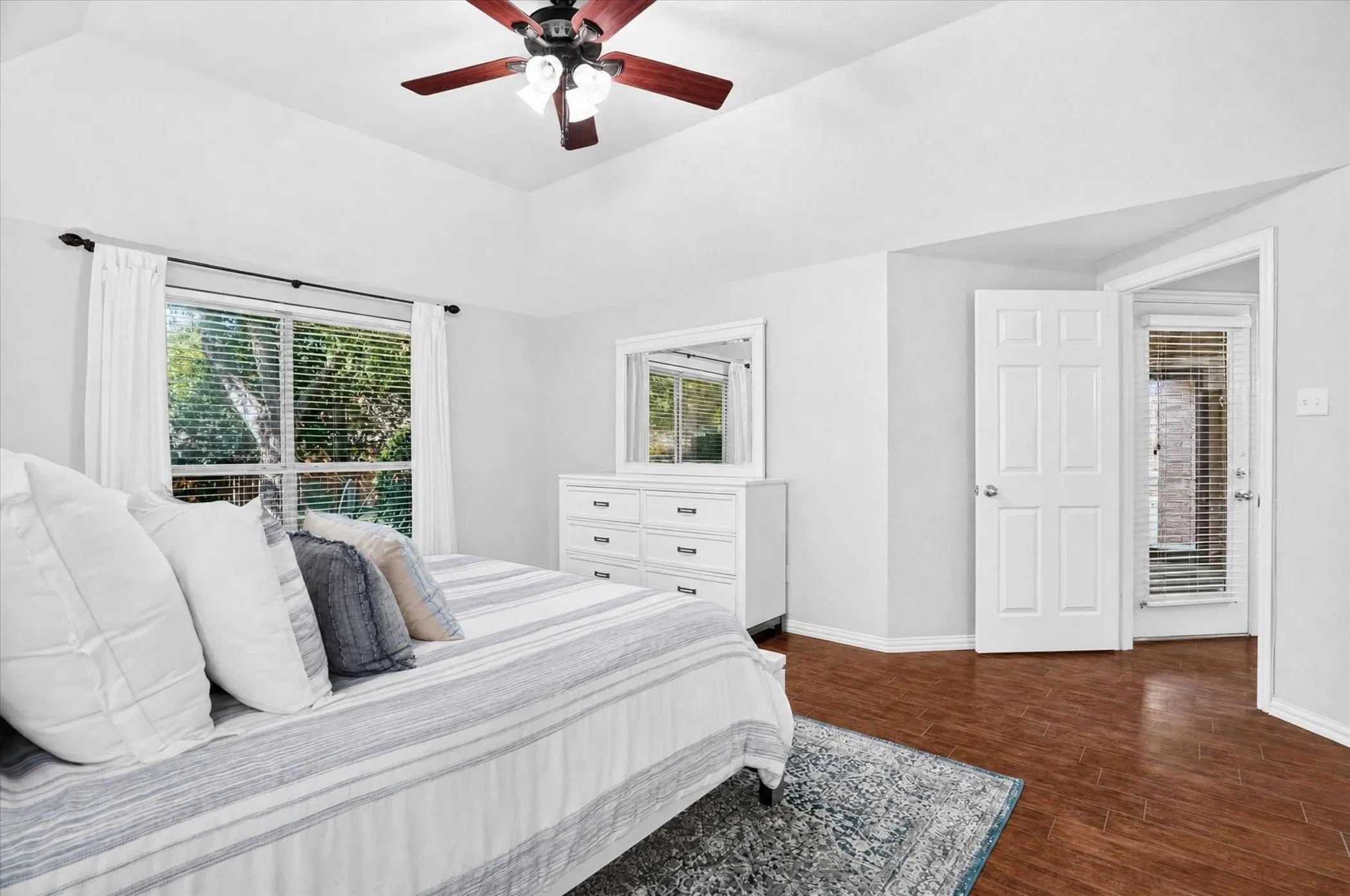 Single Family Residence For Sale in Hood County , 9216 Hanging Moss Drive, Granbury, Texas 76049, 4 Bedroom, 2 Bathroom, 3 Garage spaces, 2,176 Sqft, built in 1999, mls#21368250, Real Estate Agent in Granbury, Homes For Sale in Hood county, Homes For Sale in Granbury, Realtor in Granbury Texas, Real Estate Brokerage Independent Realty Texas, Luminita Cordes Realtor