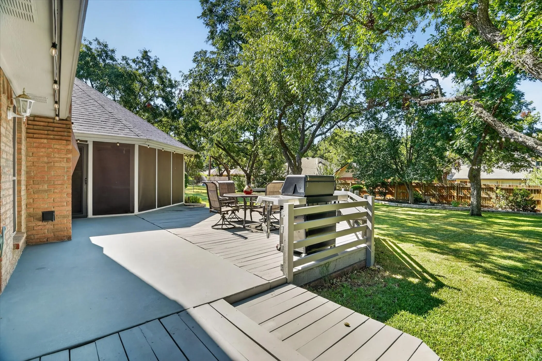 Single Family Residence For Sale in Hood County , 9216 Hanging Moss Drive, Granbury, Texas 76049, 4 Bedroom, 2 Bathroom, 3 Garage spaces, 2,176 Sqft, built in 1999, mls#21368250, Real Estate Agent in Granbury, Homes For Sale in Hood county, Homes For Sale in Granbury, Realtor in Granbury Texas, Real Estate Brokerage Independent Realty Texas, Luminita Cordes Realtor
