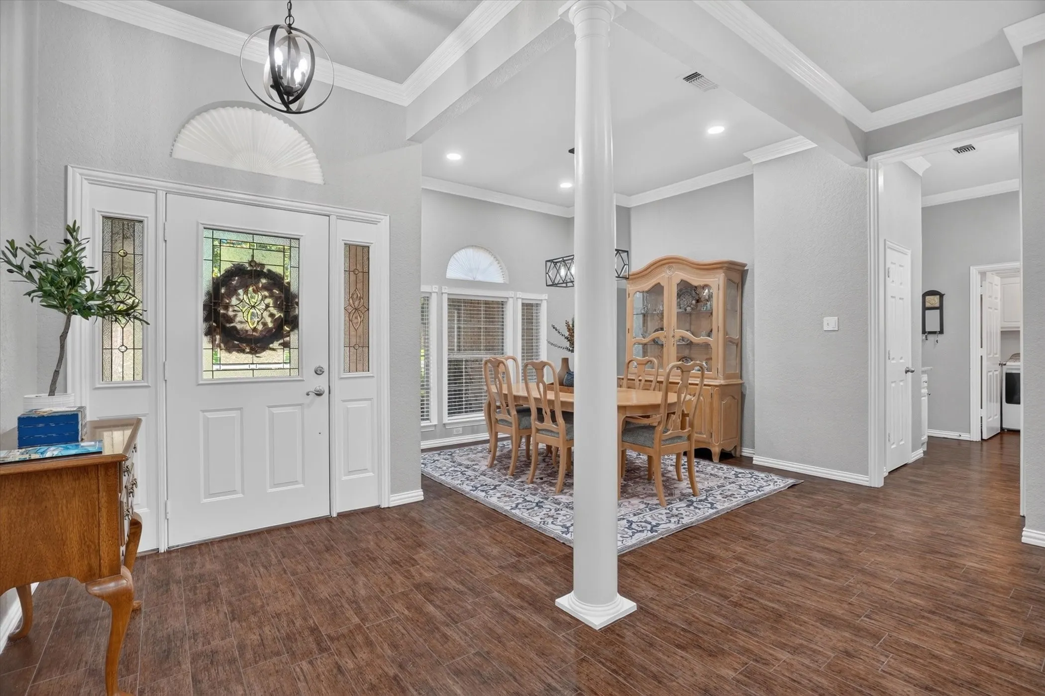 Single Family Residence For Sale in Hood County , 9216 Hanging Moss Drive, Granbury, Texas 76049, 4 Bedroom, 2 Bathroom, 3 Garage spaces, 2,176 Sqft, built in 1999, mls#21368250, Real Estate Agent in Granbury, Homes For Sale in Hood county, Homes For Sale in Granbury, Realtor in Granbury Texas, Real Estate Brokerage Independent Realty Texas, Luminita Cordes Realtor