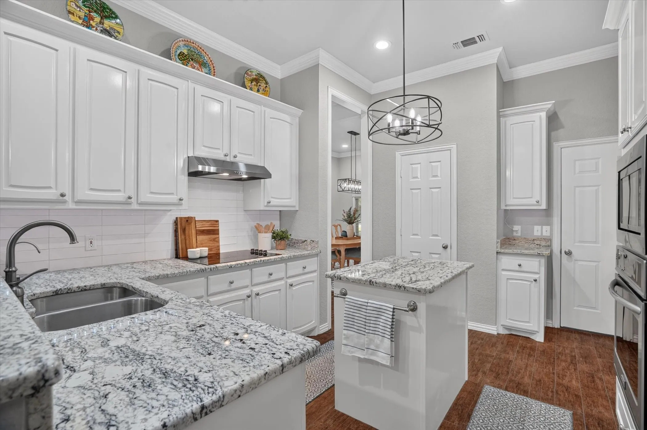 Single Family Residence For Sale in Hood County , 9216 Hanging Moss Drive, Granbury, Texas 76049, 4 Bedroom, 2 Bathroom, 3 Garage spaces, 2,176 Sqft, built in 1999, mls#21368250, Real Estate Agent in Granbury, Homes For Sale in Hood county, Homes For Sale in Granbury, Realtor in Granbury Texas, Real Estate Brokerage Independent Realty Texas, Luminita Cordes Realtor