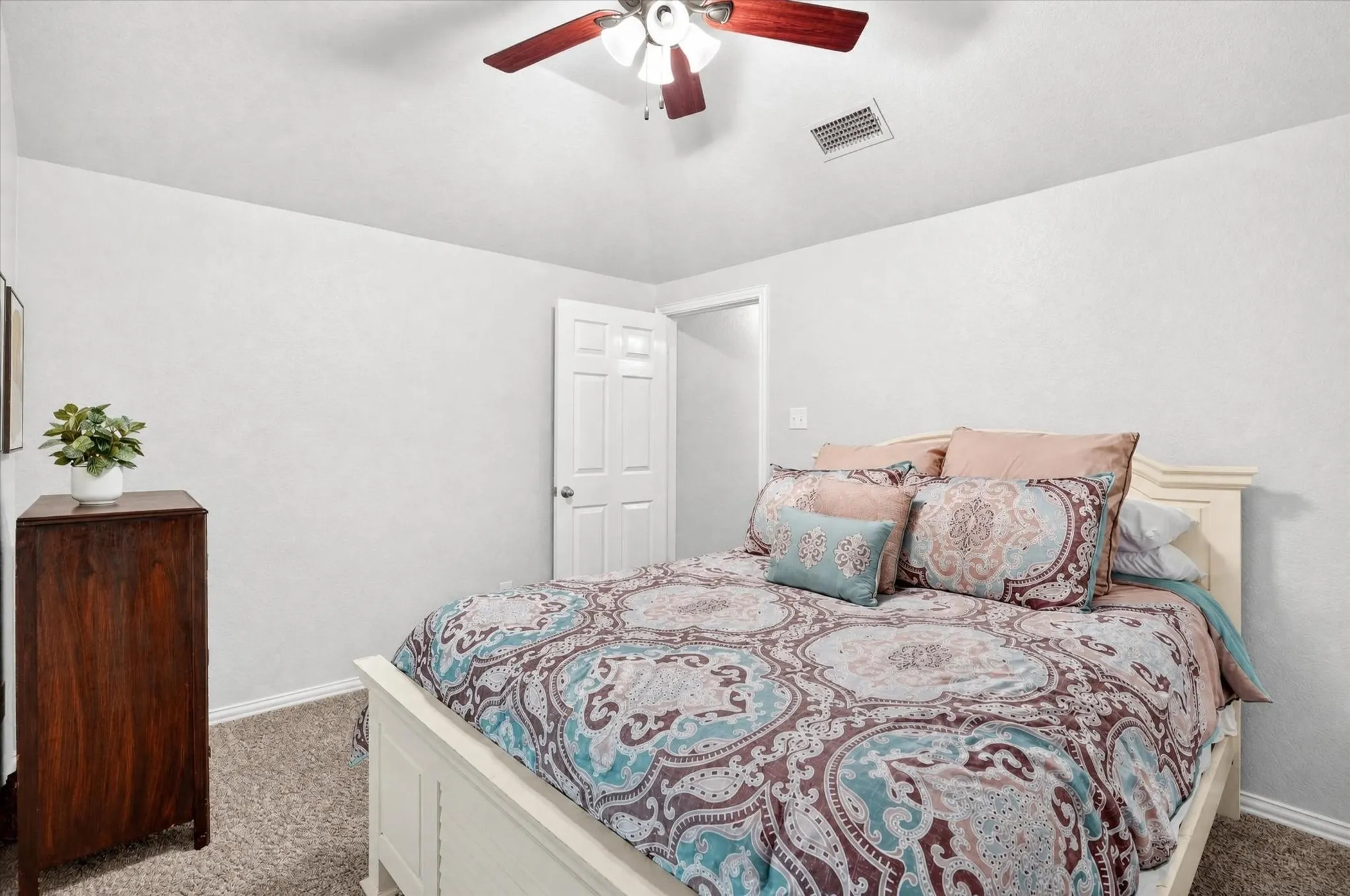 Single Family Residence For Sale in Hood County , 9216 Hanging Moss Drive, Granbury, Texas 76049, 4 Bedroom, 2 Bathroom, 3 Garage spaces, 2,176 Sqft, built in 1999, mls#21368250, Real Estate Agent in Granbury, Homes For Sale in Hood county, Homes For Sale in Granbury, Realtor in Granbury Texas, Real Estate Brokerage Independent Realty Texas, Luminita Cordes Realtor