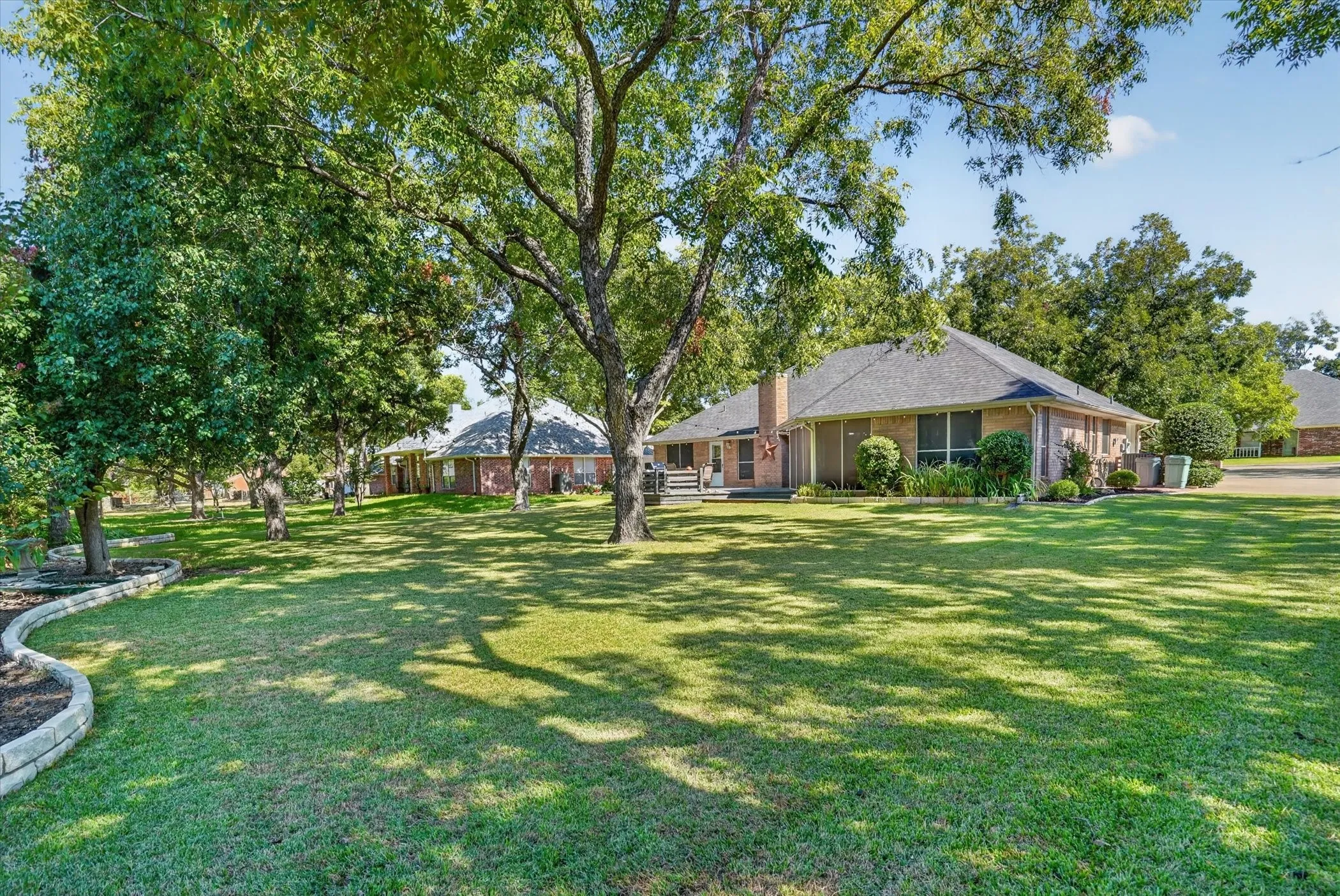 Single Family Residence For Sale in Hood County , 9216 Hanging Moss Drive, Granbury, Texas 76049, 4 Bedroom, 2 Bathroom, 3 Garage spaces, 2,176 Sqft, built in 1999, mls#21368250, Real Estate Agent in Granbury, Homes For Sale in Hood county, Homes For Sale in Granbury, Realtor in Granbury Texas, Real Estate Brokerage Independent Realty Texas, Luminita Cordes Realtor