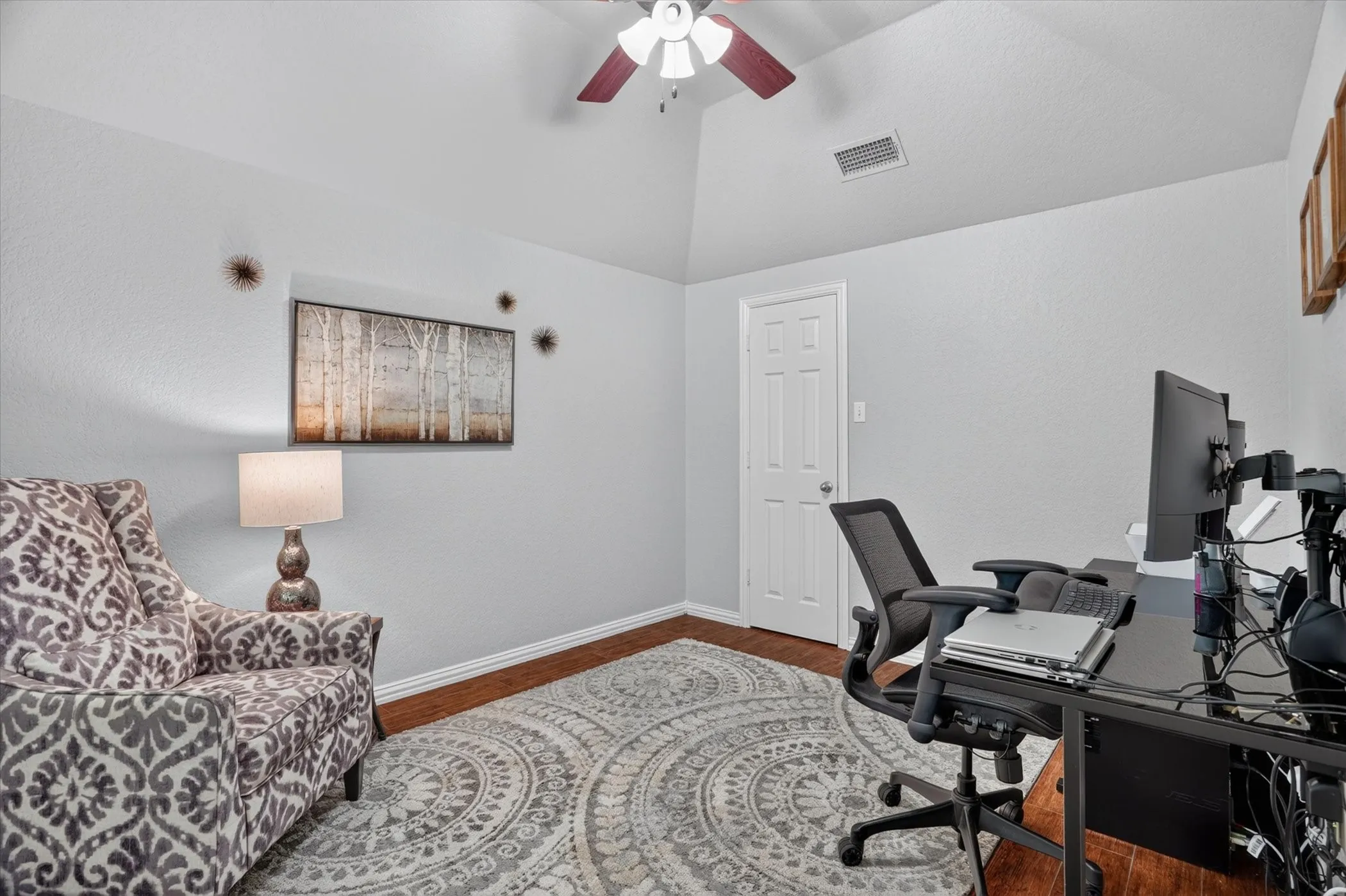 Single Family Residence For Sale in Hood County , 9216 Hanging Moss Drive, Granbury, Texas 76049, 4 Bedroom, 2 Bathroom, 3 Garage spaces, 2,176 Sqft, built in 1999, mls#21368250, Real Estate Agent in Granbury, Homes For Sale in Hood county, Homes For Sale in Granbury, Realtor in Granbury Texas, Real Estate Brokerage Independent Realty Texas, Luminita Cordes Realtor