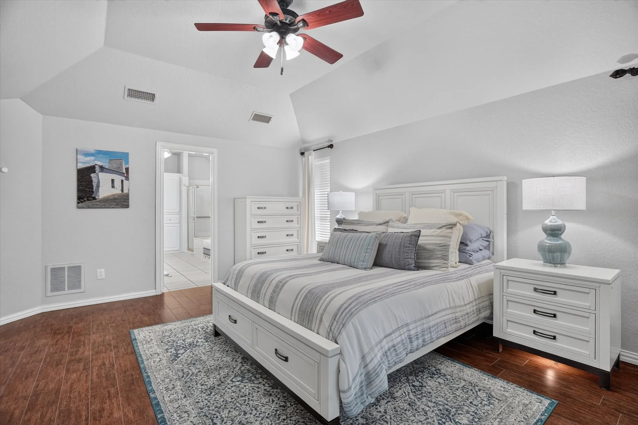 Single Family Residence For Sale in Hood County , 9216 Hanging Moss Drive, Granbury, Texas 76049, 4 Bedroom, 2 Bathroom, 3 Garage spaces, 2,176 Sqft, built in 1999, mls#21368250, Real Estate Agent in Granbury, Homes For Sale in Hood county, Homes For Sale in Granbury, Realtor in Granbury Texas, Real Estate Brokerage Independent Realty Texas, Luminita Cordes Realtor