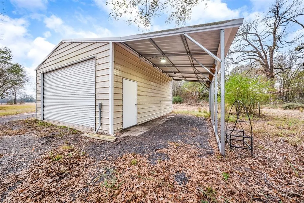 Manufactured Home For Sale in Hopkins County , 1920 Fm 2948, Como, Texas 75431, 2 Bedroom, 2 Bathroom, 1 Garage spaces, 1,144 Sqft, built in 2008, mls#21372804, Real Estate Agent in Como, Homes For Sale in Hopkins county, Homes For Sale in Como, Realtor in Como Texas, Real Estate Brokerage Independent Realty Texas, Luminita Cordes Realtor