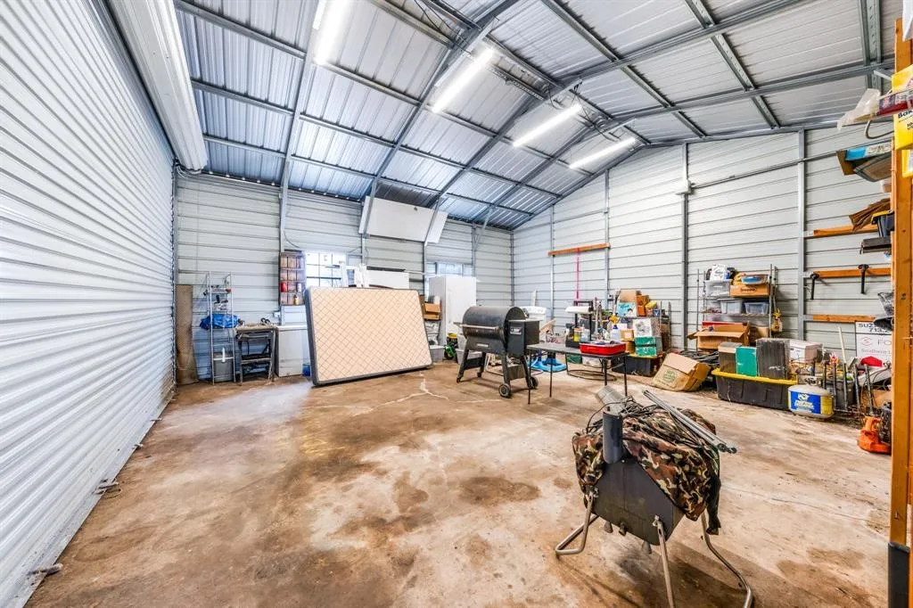 Manufactured Home For Sale in Hopkins County , 1920 Fm 2948, Como, Texas 75431, 2 Bedroom, 2 Bathroom, 1 Garage spaces, 1,144 Sqft, built in 2008, mls#21372804, Real Estate Agent in Como, Homes For Sale in Hopkins county, Homes For Sale in Como, Realtor in Como Texas, Real Estate Brokerage Independent Realty Texas, Luminita Cordes Realtor