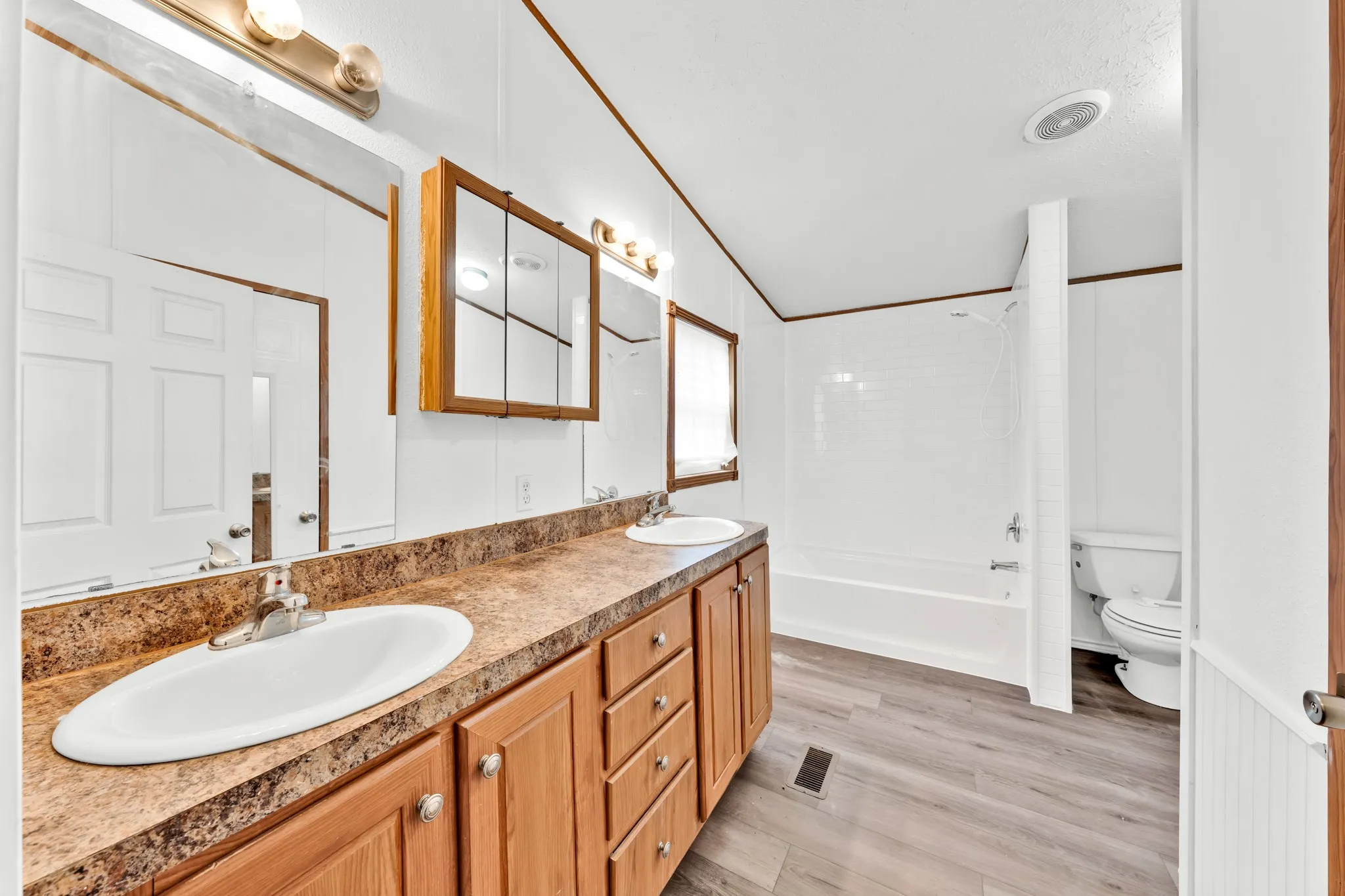 Manufactured Home For Sale in Hopkins County , 1920 Fm 2948, Como, Texas 75431, 2 Bedroom, 2 Bathroom, 1 Garage spaces, 1,144 Sqft, built in 2008, mls#21372804, Real Estate Agent in Como, Homes For Sale in Hopkins county, Homes For Sale in Como, Realtor in Como Texas, Real Estate Brokerage Independent Realty Texas, Luminita Cordes Realtor