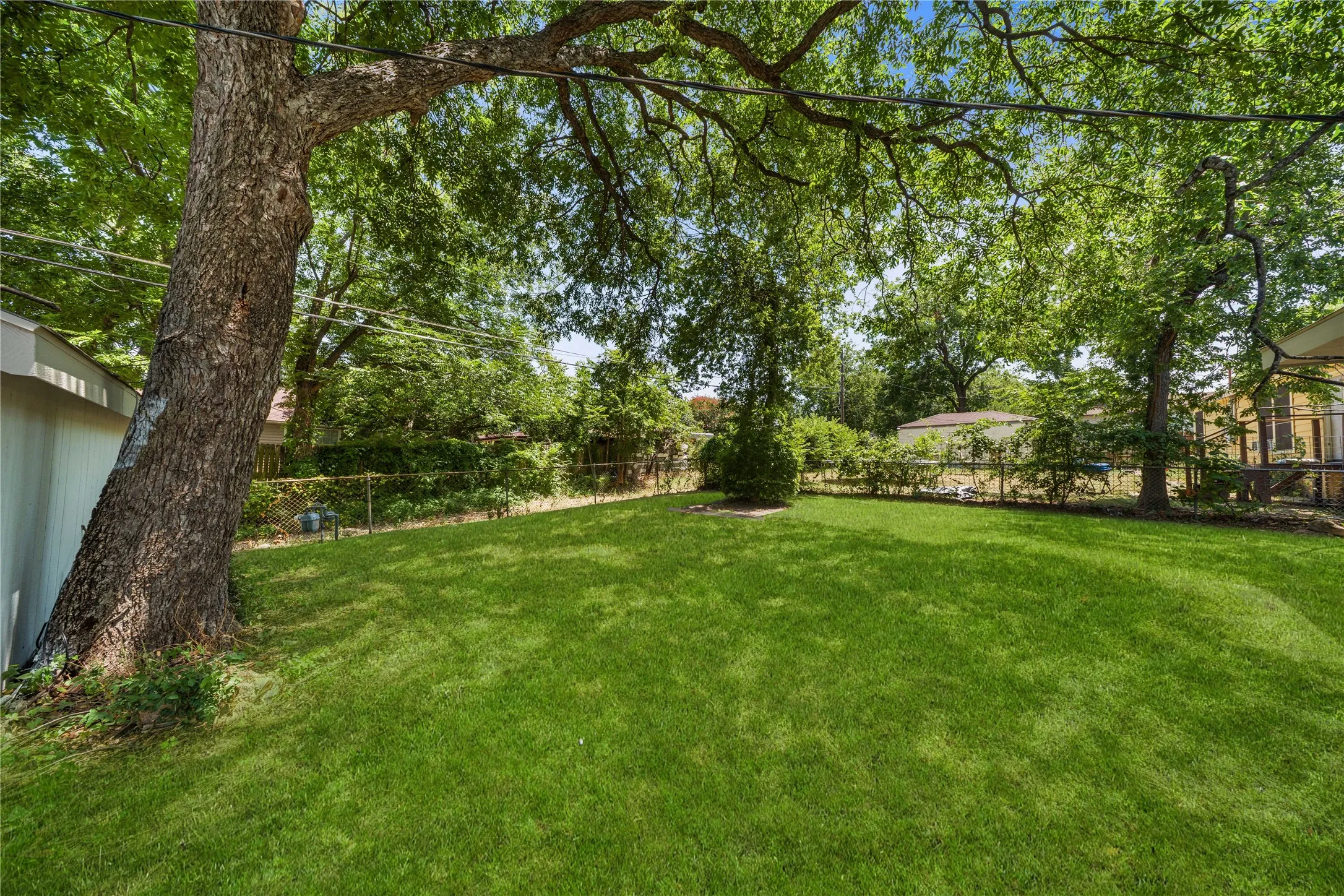 Single Family Residence For Rent in Dallas County , 1314 Arborvitae Avenue, Dallas, Texas 75224, 3 Bedroom, 2 Bathroom, 2 Garage spaces, 1,441 Sqft, built in 1945, mls#21372807, Real Estate Agent in Dallas, Homes For Rent in Dallas county, Homes For Rent in Dallas, Realtor in Dallas Texas, Real Estate Brokerage Independent Realty Texas, Luminita Cordes Realtor