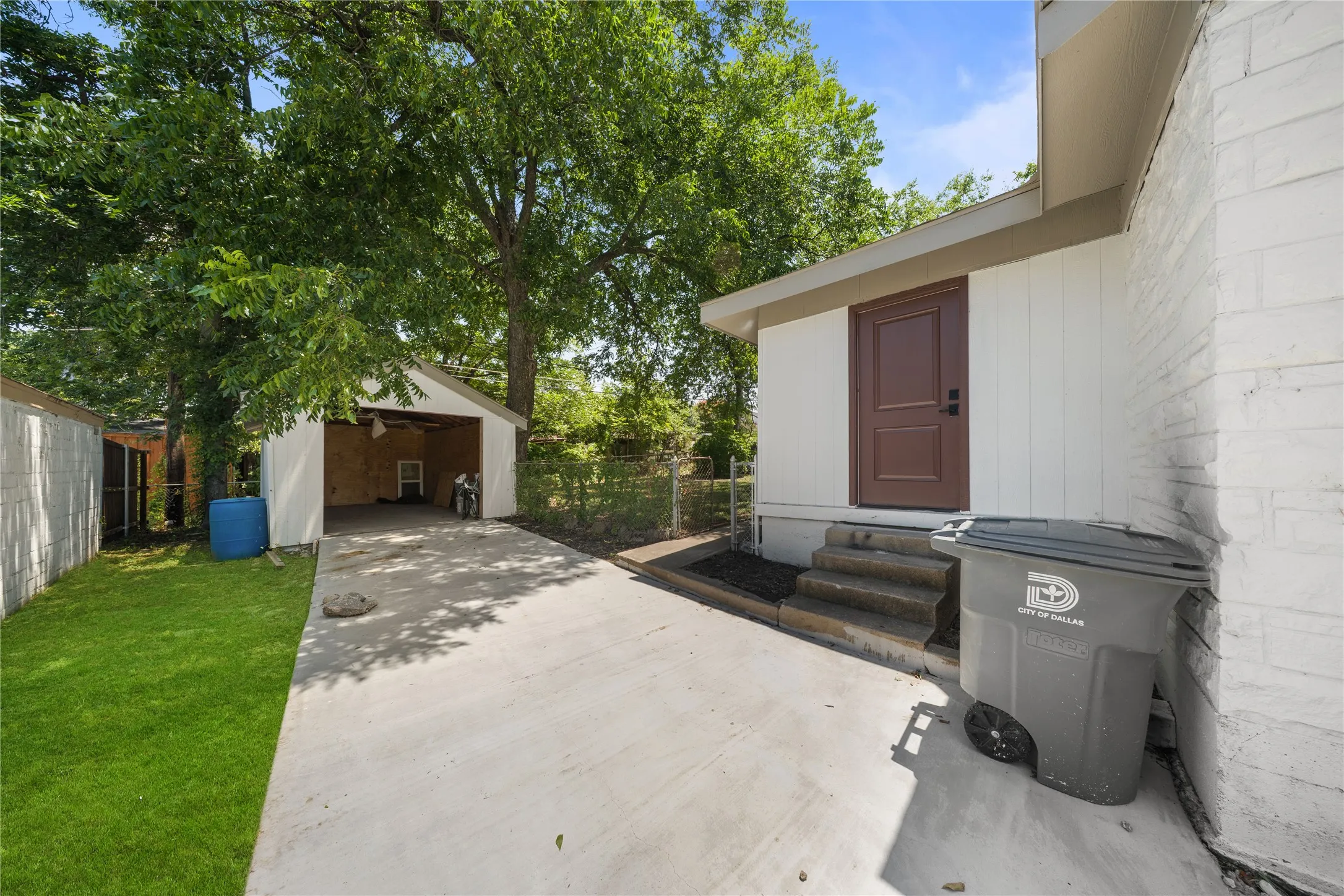 Single Family Residence For Rent in Dallas County , 1314 Arborvitae Avenue, Dallas, Texas 75224, 3 Bedroom, 2 Bathroom, 2 Garage spaces, 1,441 Sqft, built in 1945, mls#21372807, Real Estate Agent in Dallas, Homes For Rent in Dallas county, Homes For Rent in Dallas, Realtor in Dallas Texas, Real Estate Brokerage Independent Realty Texas, Luminita Cordes Realtor