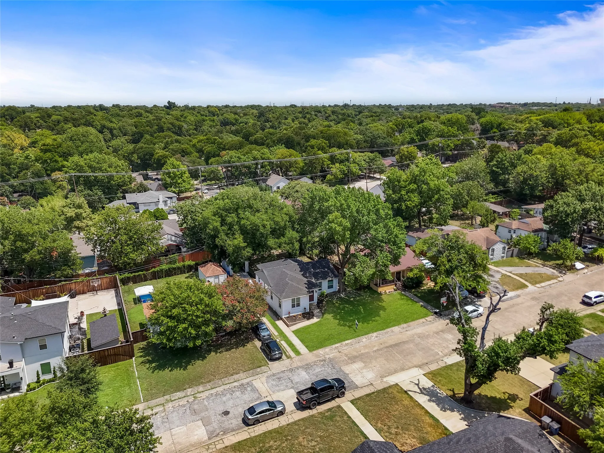 Single Family Residence For Rent in Dallas County , 1314 Arborvitae Avenue, Dallas, Texas 75224, 3 Bedroom, 2 Bathroom, 2 Garage spaces, 1,441 Sqft, built in 1945, mls#21372807, Real Estate Agent in Dallas, Homes For Rent in Dallas county, Homes For Rent in Dallas, Realtor in Dallas Texas, Real Estate Brokerage Independent Realty Texas, Luminita Cordes Realtor