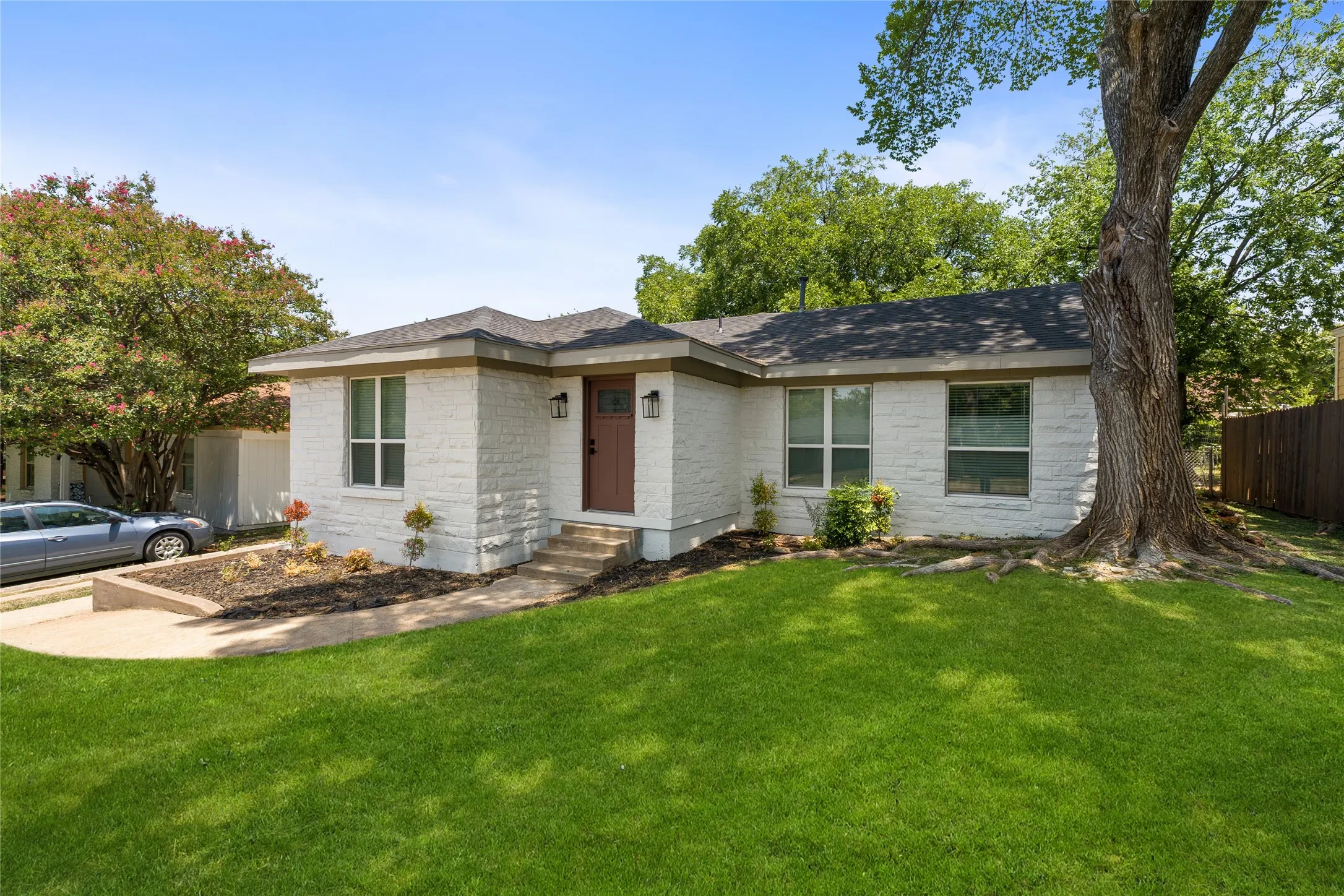 Single Family Residence For Rent in Dallas County , 1314 Arborvitae Avenue, Dallas, Texas 75224, 3 Bedroom, 2 Bathroom, 2 Garage spaces, 1,441 Sqft, built in 1945, mls#21372807, Real Estate Agent in Dallas, Homes For Rent in Dallas county, Homes For Rent in Dallas, Realtor in Dallas Texas, Real Estate Brokerage Independent Realty Texas, Luminita Cordes Realtor