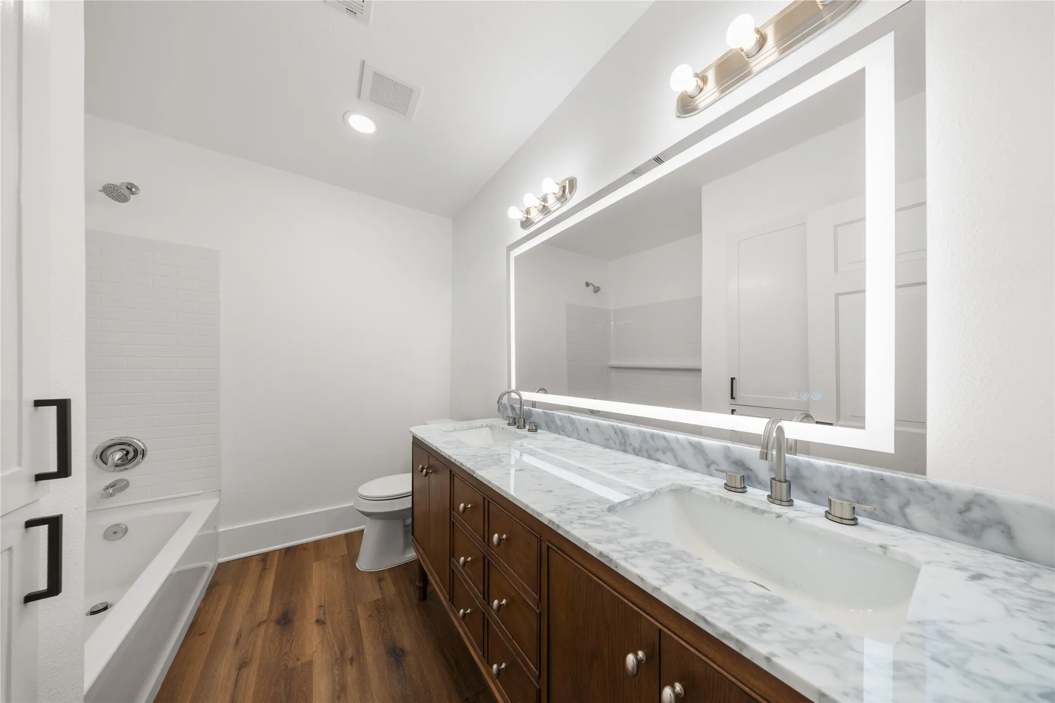 Single Family Residence For Rent in Dallas County , 1314 Arborvitae Avenue, Dallas, Texas 75224, 3 Bedroom, 2 Bathroom, 2 Garage spaces, 1,441 Sqft, built in 1945, mls#21372807, Real Estate Agent in Dallas, Homes For Rent in Dallas county, Homes For Rent in Dallas, Realtor in Dallas Texas, Real Estate Brokerage Independent Realty Texas, Luminita Cordes Realtor