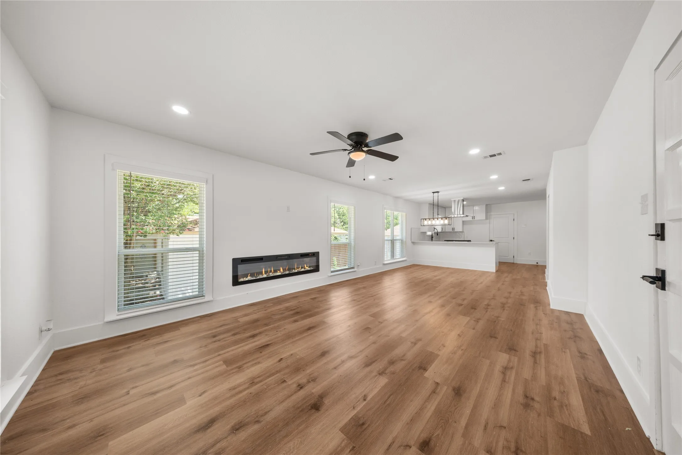 Single Family Residence For Rent in Dallas County , 1314 Arborvitae Avenue, Dallas, Texas 75224, 3 Bedroom, 2 Bathroom, 2 Garage spaces, 1,441 Sqft, built in 1945, mls#21372807, Real Estate Agent in Dallas, Homes For Rent in Dallas county, Homes For Rent in Dallas, Realtor in Dallas Texas, Real Estate Brokerage Independent Realty Texas, Luminita Cordes Realtor