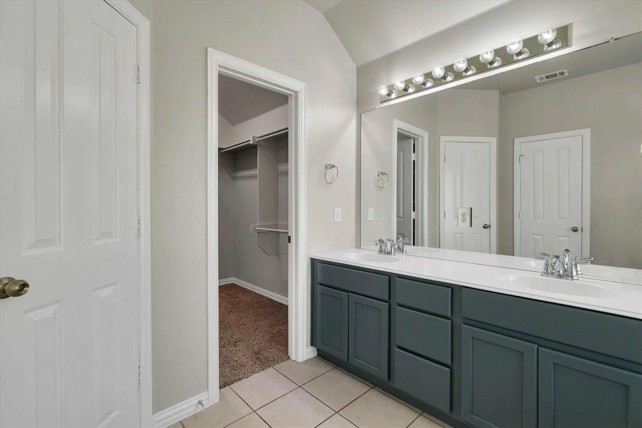 Single Family Residence For Sale in Ellis County , 221 Bear Trail, Waxahachie, Texas 75165, 3 Bedroom, 3 Bathroom, 2 Garage spaces, 2,582 Sqft, built in 2013, mls#21372812, Real Estate Agent in Waxahachie, Homes For Sale in Ellis county, Homes For Sale in Waxahachie, Realtor in Waxahachie Texas, Real Estate Brokerage Independent Realty Texas, Luminita Cordes Realtor
