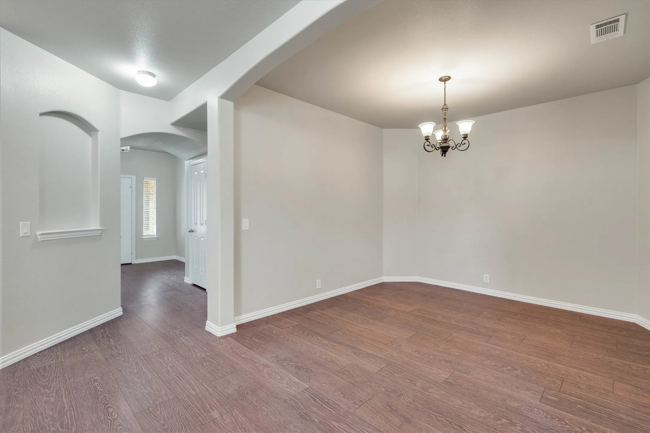 Single Family Residence For Sale in Ellis County , 221 Bear Trail, Waxahachie, Texas 75165, 3 Bedroom, 3 Bathroom, 2 Garage spaces, 2,582 Sqft, built in 2013, mls#21372812, Real Estate Agent in Waxahachie, Homes For Sale in Ellis county, Homes For Sale in Waxahachie, Realtor in Waxahachie Texas, Real Estate Brokerage Independent Realty Texas, Luminita Cordes Realtor