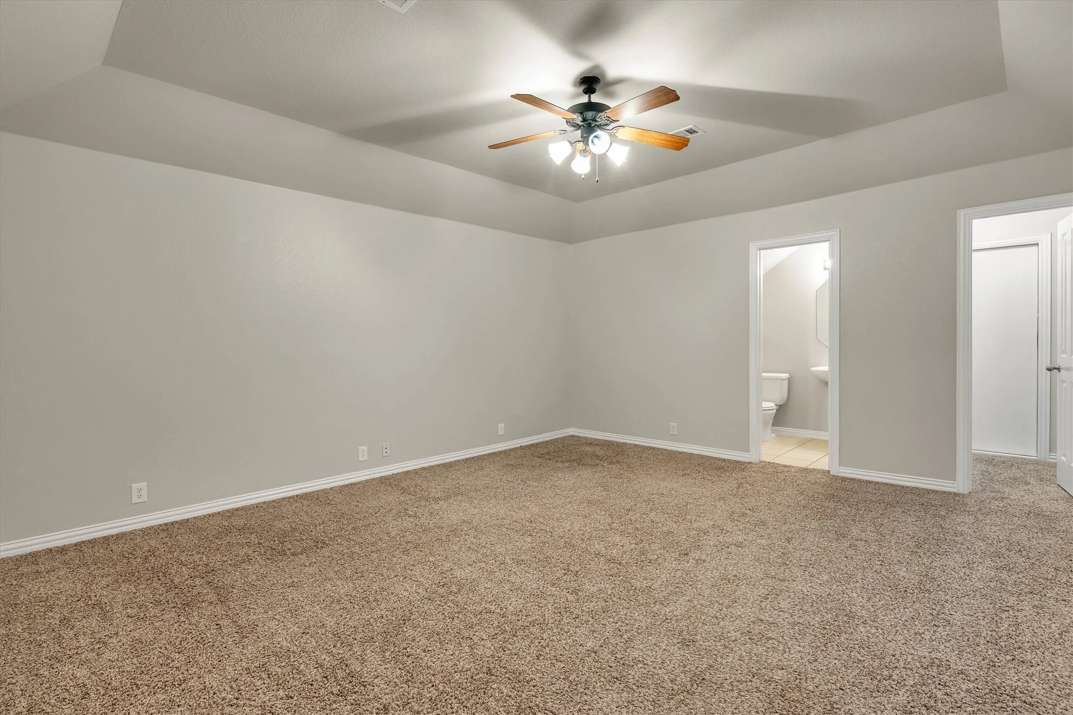 Single Family Residence For Sale in Ellis County , 221 Bear Trail, Waxahachie, Texas 75165, 3 Bedroom, 3 Bathroom, 2 Garage spaces, 2,582 Sqft, built in 2013, mls#21372812, Real Estate Agent in Waxahachie, Homes For Sale in Ellis county, Homes For Sale in Waxahachie, Realtor in Waxahachie Texas, Real Estate Brokerage Independent Realty Texas, Luminita Cordes Realtor