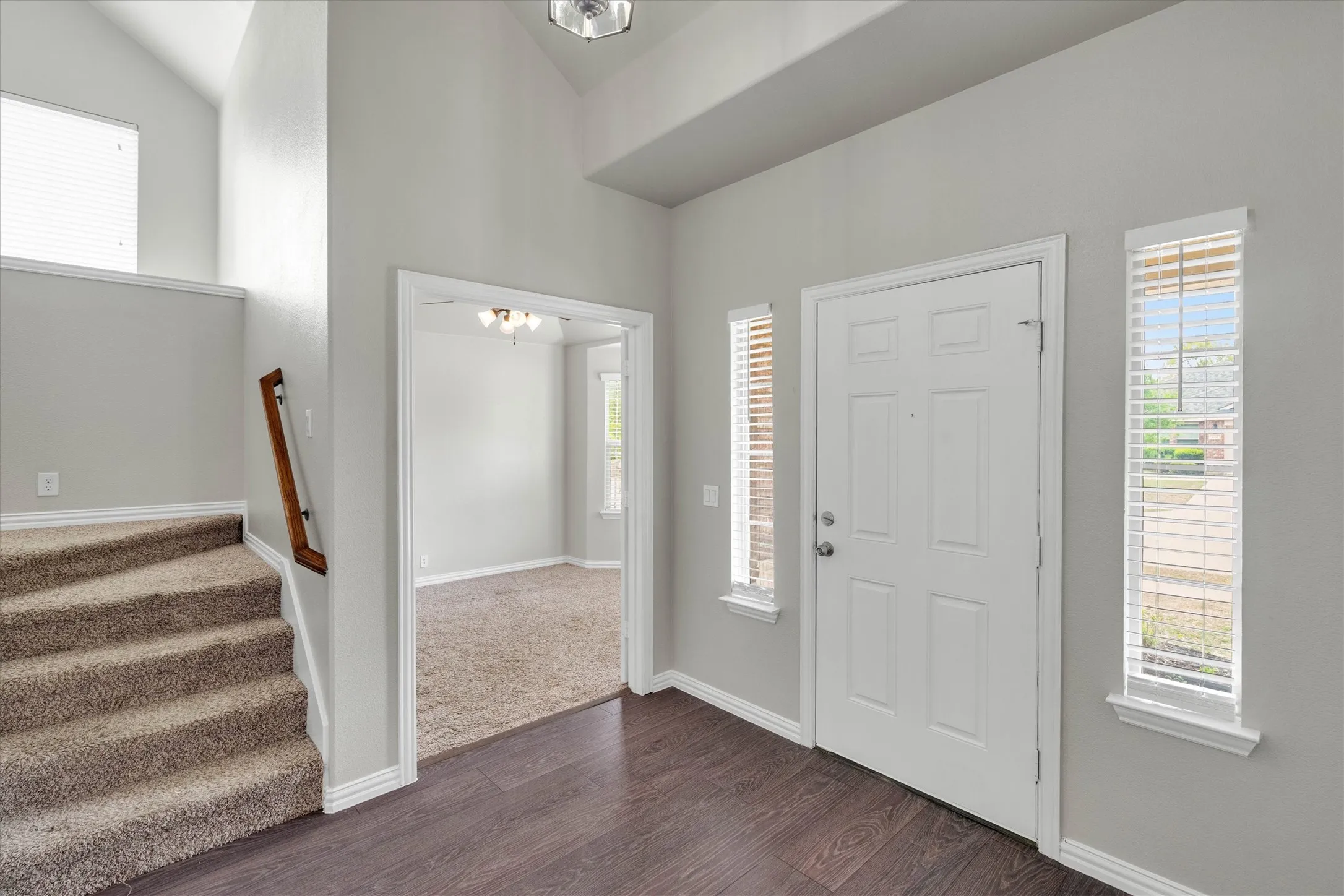 Single Family Residence For Sale in Ellis County , 221 Bear Trail, Waxahachie, Texas 75165, 3 Bedroom, 3 Bathroom, 2 Garage spaces, 2,582 Sqft, built in 2013, mls#21372812, Real Estate Agent in Waxahachie, Homes For Sale in Ellis county, Homes For Sale in Waxahachie, Realtor in Waxahachie Texas, Real Estate Brokerage Independent Realty Texas, Luminita Cordes Realtor