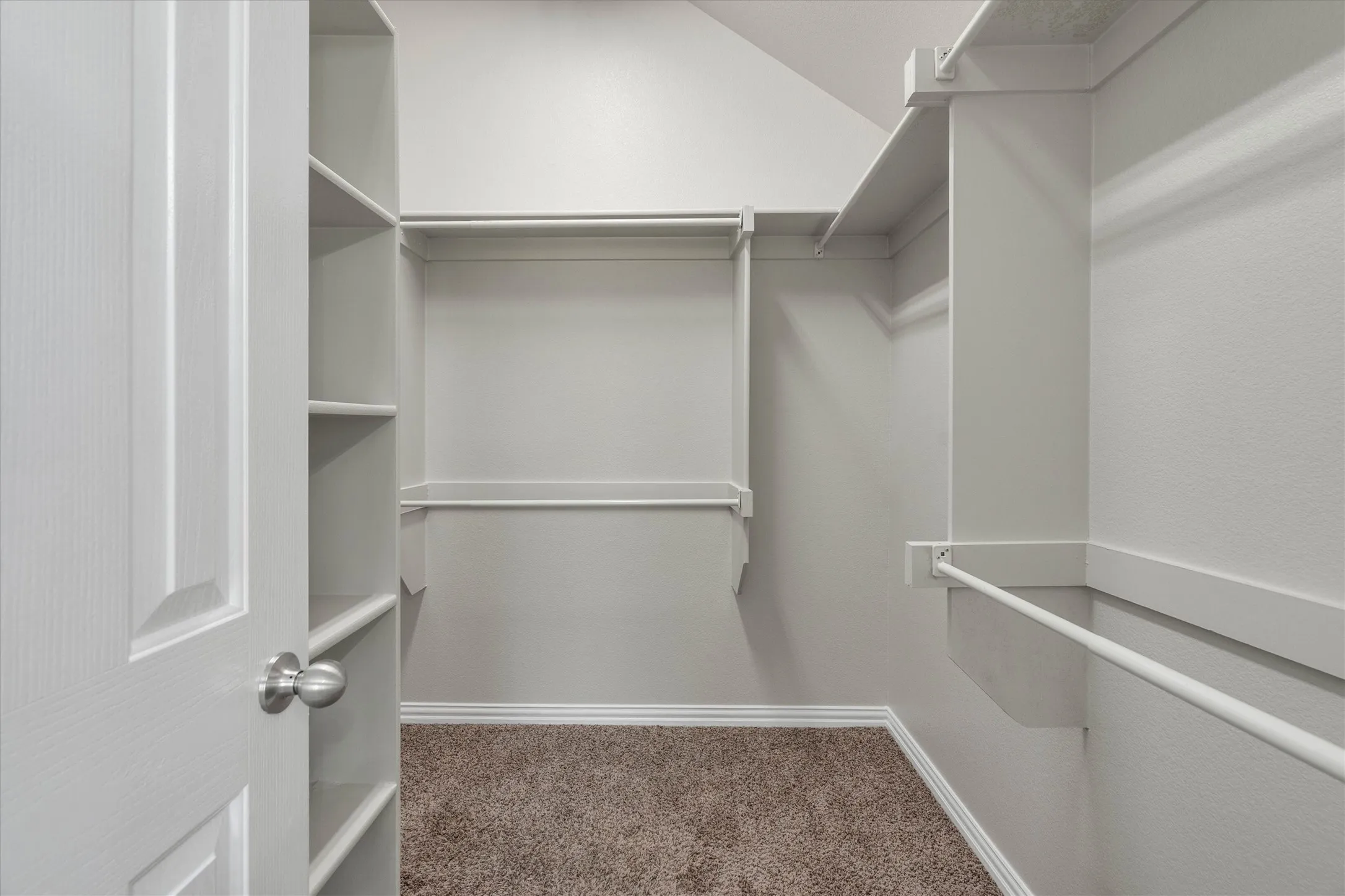 Single Family Residence For Sale in Ellis County , 221 Bear Trail, Waxahachie, Texas 75165, 3 Bedroom, 3 Bathroom, 2 Garage spaces, 2,582 Sqft, built in 2013, mls#21372812, Real Estate Agent in Waxahachie, Homes For Sale in Ellis county, Homes For Sale in Waxahachie, Realtor in Waxahachie Texas, Real Estate Brokerage Independent Realty Texas, Luminita Cordes Realtor