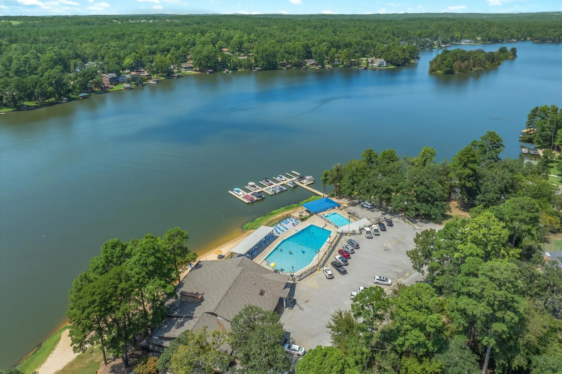 Single Family Residence For Sale in Smith County , 1428 Lakeshore, Hideaway, Texas 75771, 4 Bedroom, 4 Bathroom, 3 Garage spaces, 3,120 Sqft, built in 1976, mls#21372814, Real Estate Agent in Hideaway, Homes For Sale in Smith county, Homes For Sale in Hideaway, Realtor in Hideaway Texas, Real Estate Brokerage Independent Realty Texas, Luminita Cordes Realtor