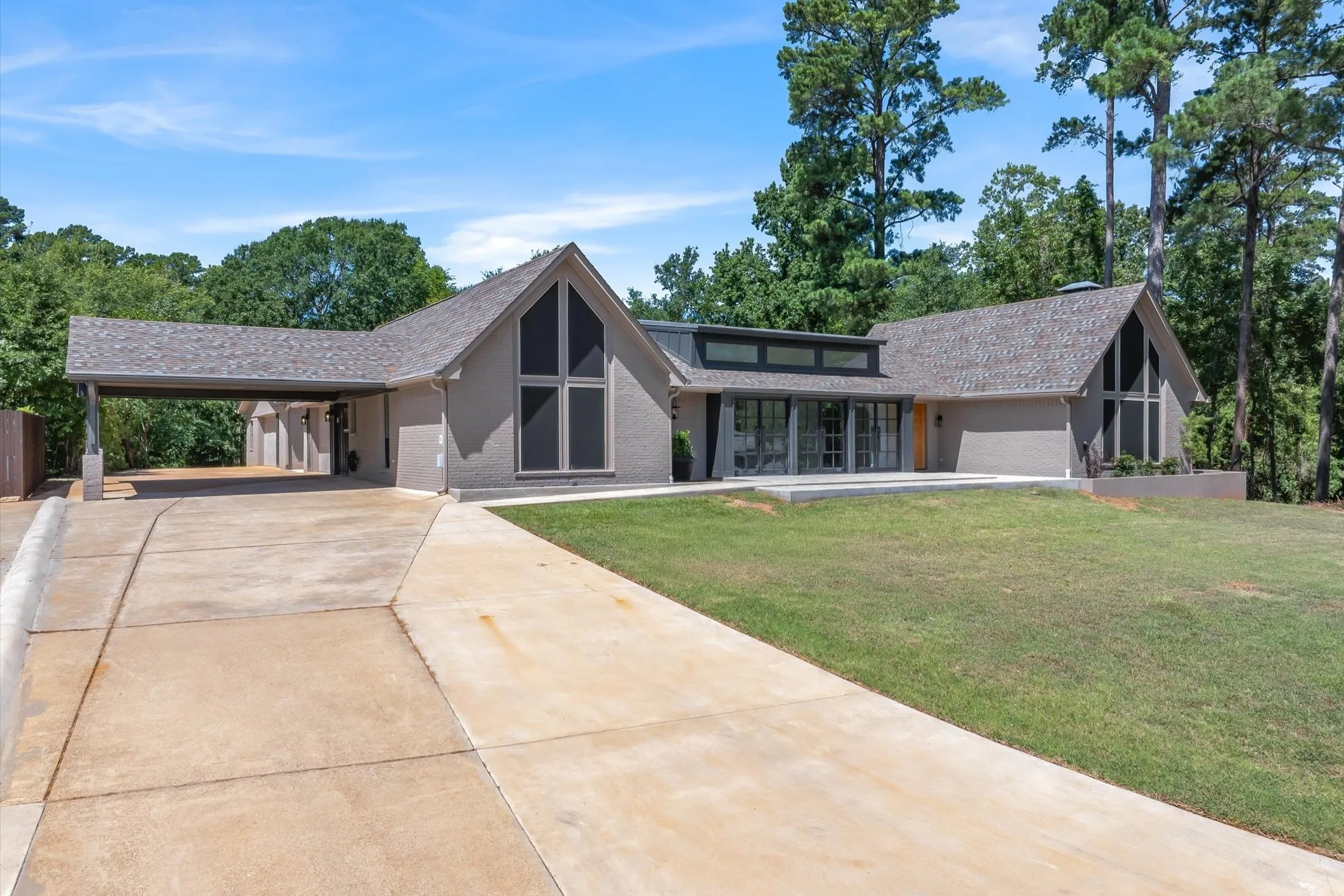 Single Family Residence For Sale in Smith County , 1428 Lakeshore, Hideaway, Texas 75771, 4 Bedroom, 4 Bathroom, 3 Garage spaces, 3,120 Sqft, built in 1976, mls#21372814, Real Estate Agent in Hideaway, Homes For Sale in Smith county, Homes For Sale in Hideaway, Realtor in Hideaway Texas, Real Estate Brokerage Independent Realty Texas, Luminita Cordes Realtor
