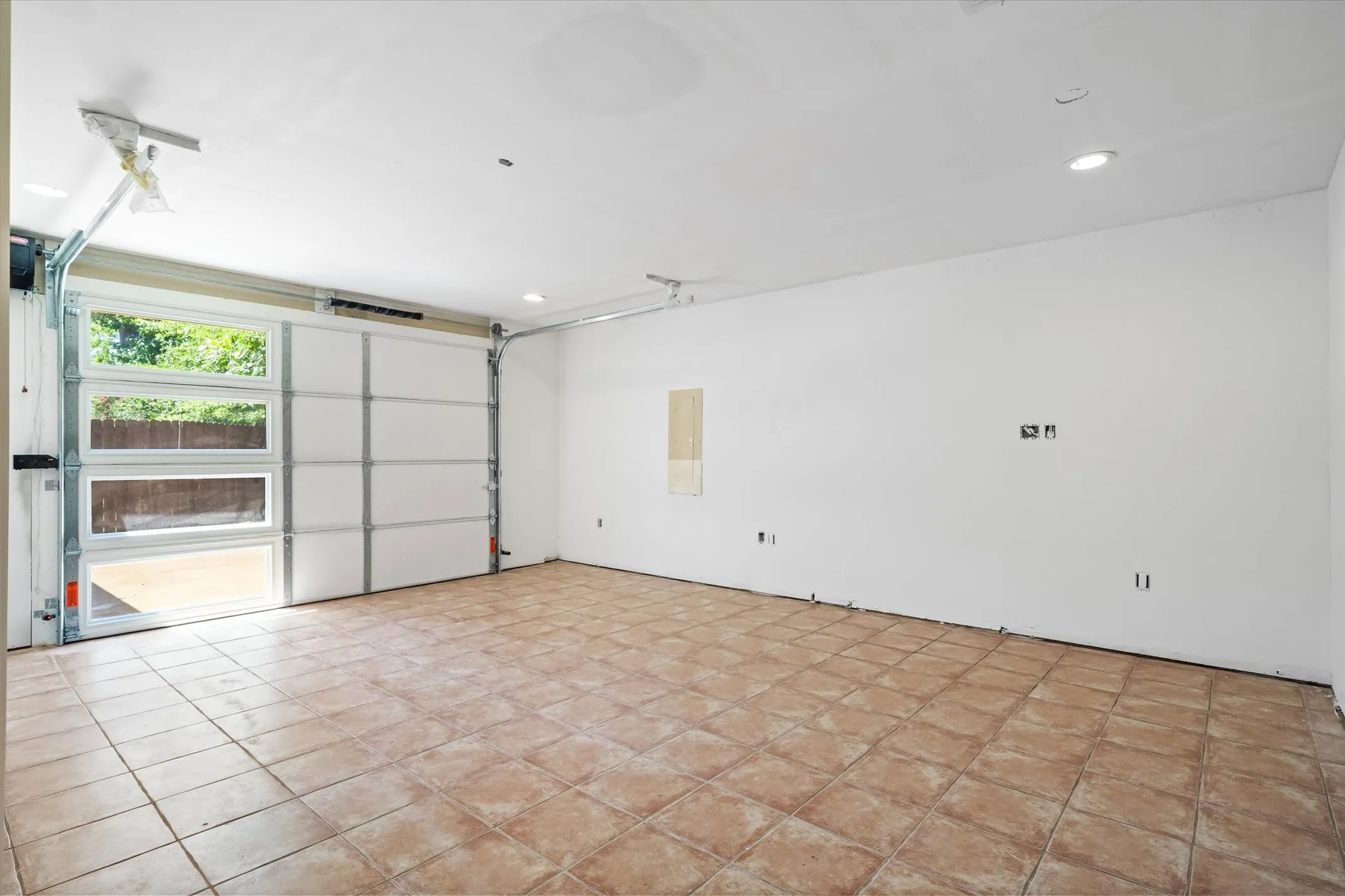 Single Family Residence For Sale in Smith County , 1428 Lakeshore, Hideaway, Texas 75771, 4 Bedroom, 4 Bathroom, 3 Garage spaces, 3,120 Sqft, built in 1976, mls#21372814, Real Estate Agent in Hideaway, Homes For Sale in Smith county, Homes For Sale in Hideaway, Realtor in Hideaway Texas, Real Estate Brokerage Independent Realty Texas, Luminita Cordes Realtor