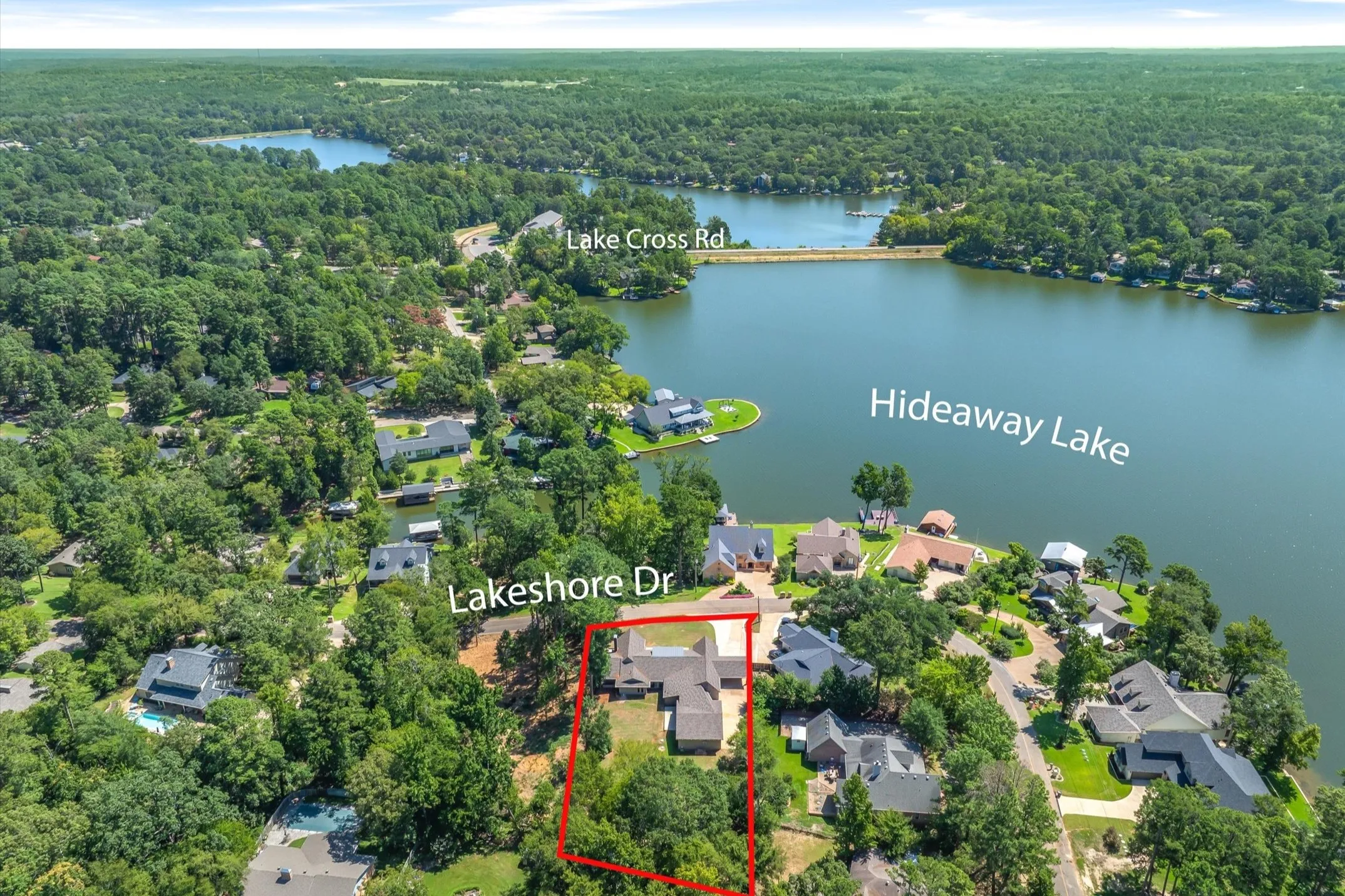 Single Family Residence For Sale in Smith County , 1428 Lakeshore, Hideaway, Texas 75771, 4 Bedroom, 4 Bathroom, 3 Garage spaces, 3,120 Sqft, built in 1976, mls#21372814, Real Estate Agent in Hideaway, Homes For Sale in Smith county, Homes For Sale in Hideaway, Realtor in Hideaway Texas, Real Estate Brokerage Independent Realty Texas, Luminita Cordes Realtor