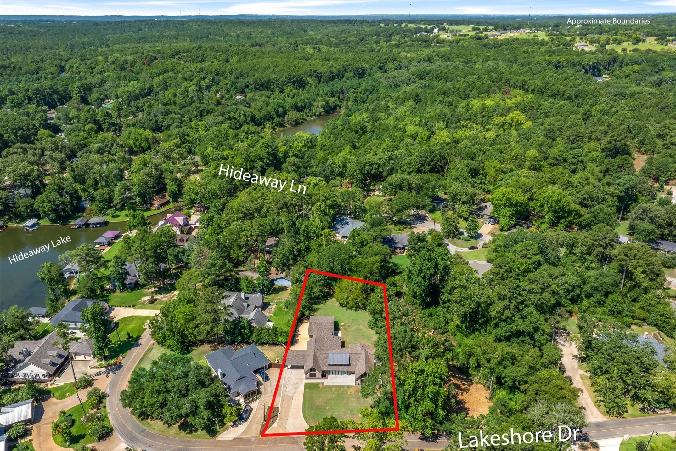 Single Family Residence For Sale in Smith County , 1428 Lakeshore, Hideaway, Texas 75771, 4 Bedroom, 4 Bathroom, 3 Garage spaces, 3,120 Sqft, built in 1976, mls#21372814, Real Estate Agent in Hideaway, Homes For Sale in Smith county, Homes For Sale in Hideaway, Realtor in Hideaway Texas, Real Estate Brokerage Independent Realty Texas, Luminita Cordes Realtor