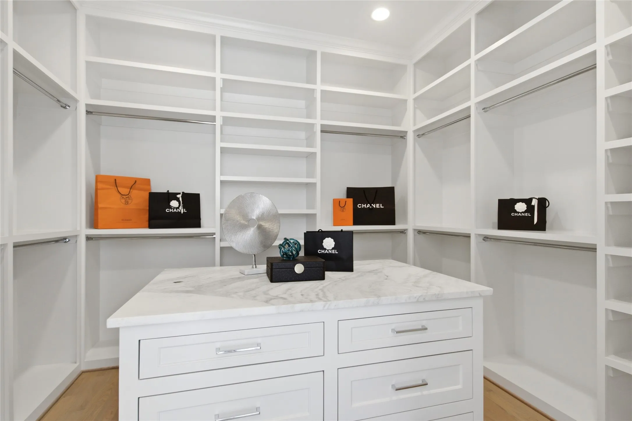 Single Family Residence For Sale in Dallas County , 3504 Wentwood Drive, University Park, Texas 75225, 5 Bedroom, 8 Bathroom, 2 Garage spaces, 6,672 Sqft, built in 2018, mls#21371048, Real Estate Agent in University Park, Homes For Sale in Dallas county, Homes For Sale in University Park, Realtor in University Park Texas, Real Estate Brokerage Independent Realty Texas, Luminita Cordes Realtor