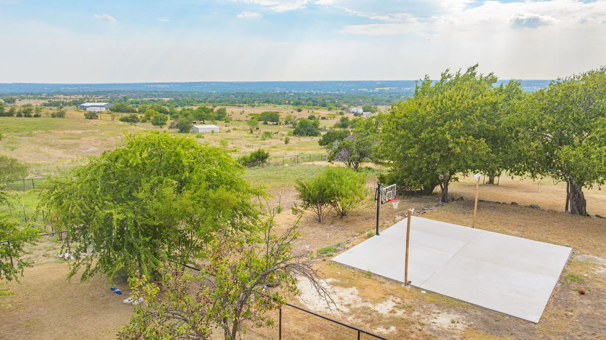 Single Family Residence For Sale in Parker County , 5351 Upper Denton Road, Weatherford, Texas 76085, 5 Bedroom, 4 Bathroom, Garage spaces, 2,853 Sqft, built in 1981, mls#21370174, Real Estate Agent in Weatherford, Homes For Sale in Parker county, Homes For Sale in Weatherford, Realtor in Weatherford Texas, Real Estate Brokerage Independent Realty Texas, Luminita Cordes Realtor