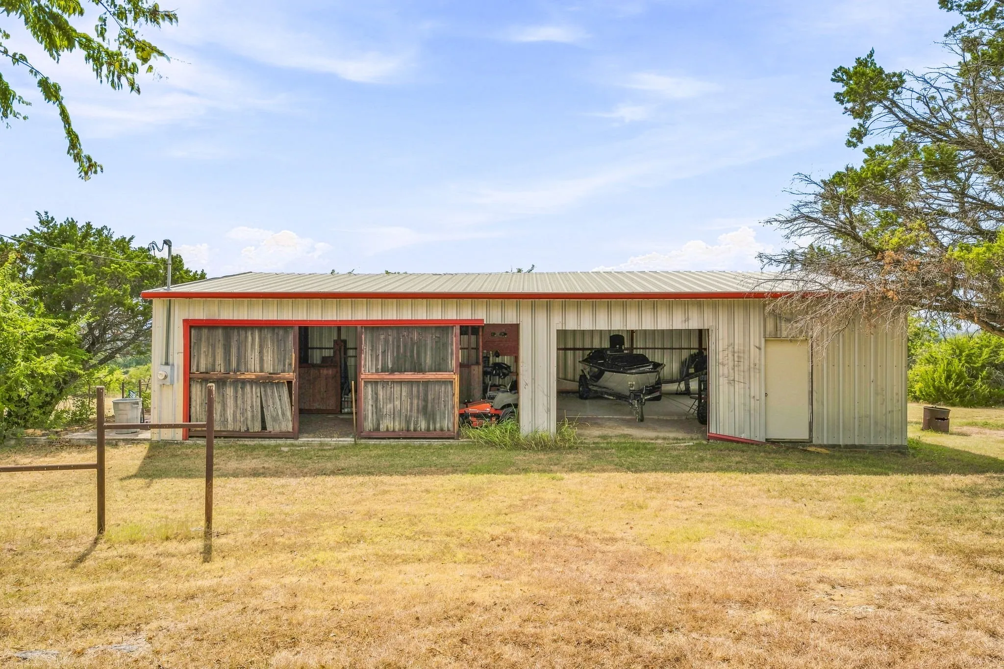 Single Family Residence For Sale in Parker County , 5351 Upper Denton Road, Weatherford, Texas 76085, 5 Bedroom, 4 Bathroom, Garage spaces, 2,853 Sqft, built in 1981, mls#21370174, Real Estate Agent in Weatherford, Homes For Sale in Parker county, Homes For Sale in Weatherford, Realtor in Weatherford Texas, Real Estate Brokerage Independent Realty Texas, Luminita Cordes Realtor