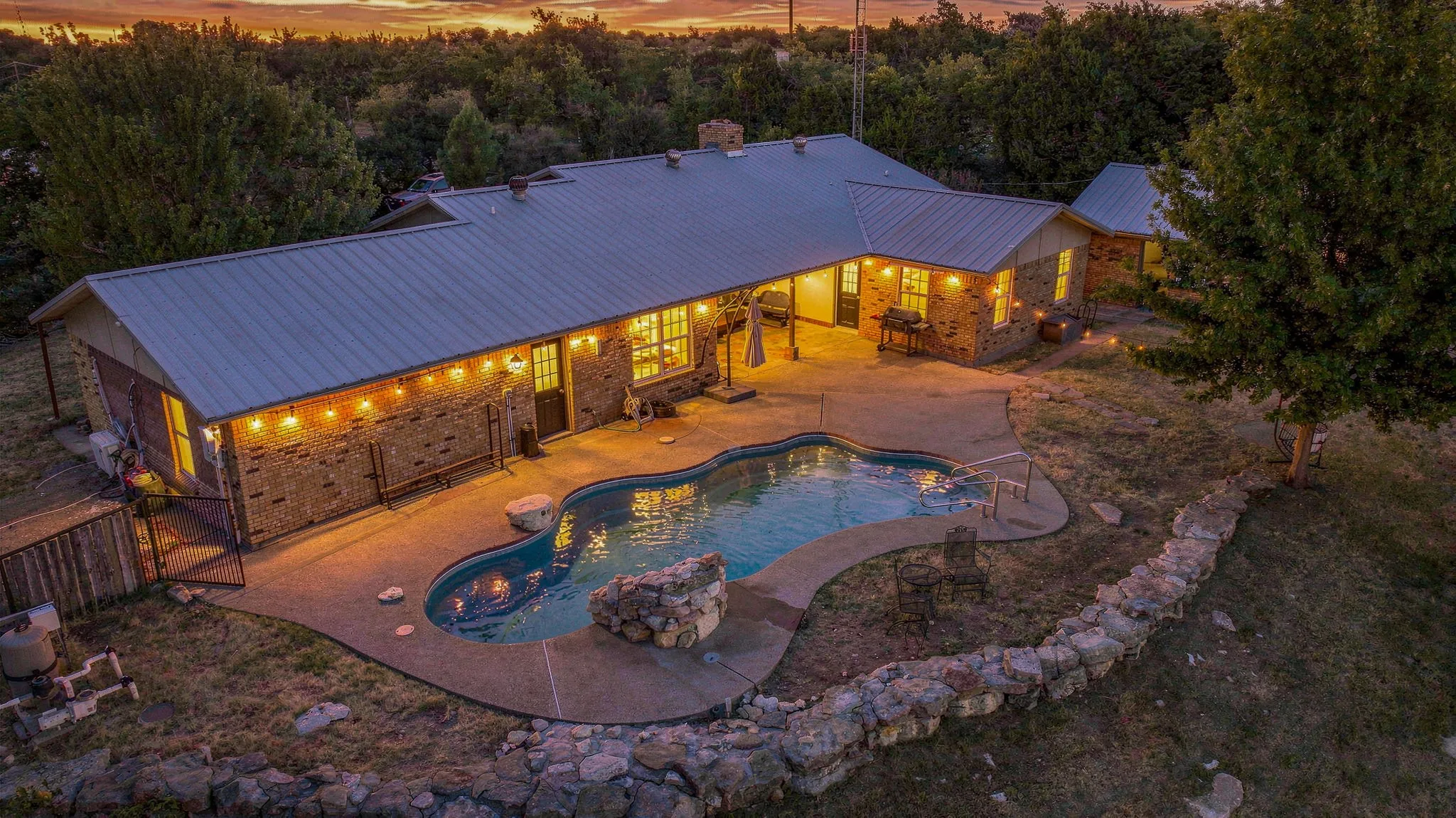Single Family Residence For Sale in Parker County , 5351 Upper Denton Road, Weatherford, Texas 76085, 5 Bedroom, 4 Bathroom, Garage spaces, 2,853 Sqft, built in 1981, mls#21370174, Real Estate Agent in Weatherford, Homes For Sale in Parker county, Homes For Sale in Weatherford, Realtor in Weatherford Texas, Real Estate Brokerage Independent Realty Texas, Luminita Cordes Realtor