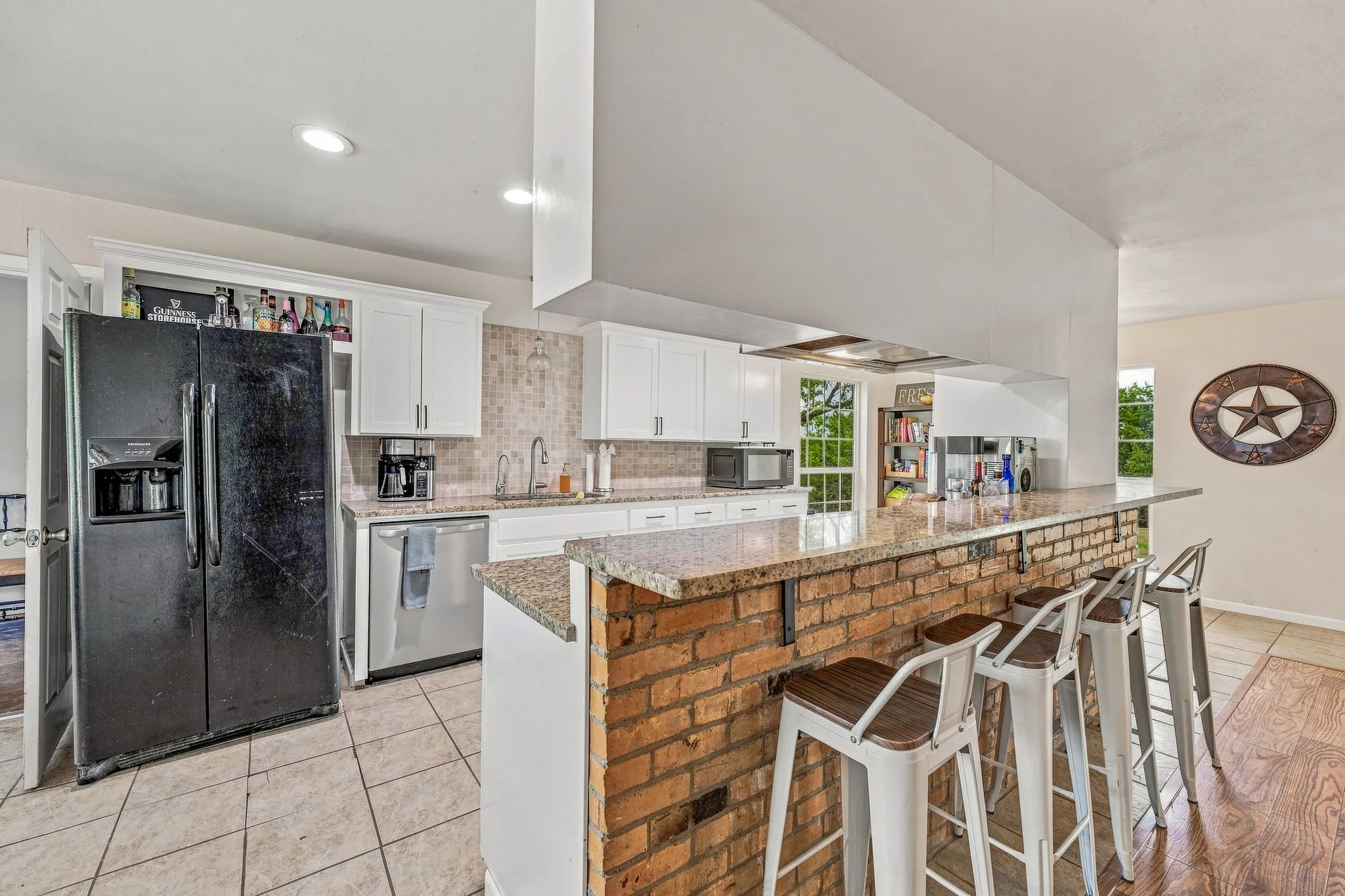 Single Family Residence For Sale in Parker County , 5351 Upper Denton Road, Weatherford, Texas 76085, 5 Bedroom, 4 Bathroom, Garage spaces, 2,853 Sqft, built in 1981, mls#21370174, Real Estate Agent in Weatherford, Homes For Sale in Parker county, Homes For Sale in Weatherford, Realtor in Weatherford Texas, Real Estate Brokerage Independent Realty Texas, Luminita Cordes Realtor