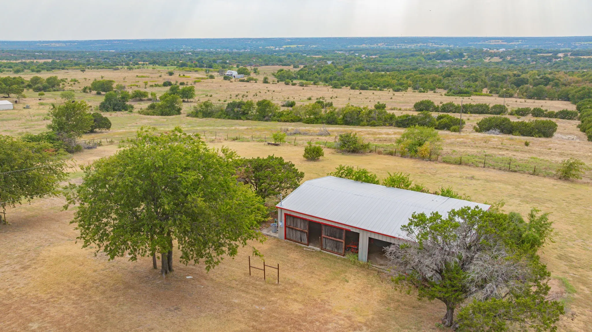 Single Family Residence For Sale in Parker County , 5351 Upper Denton Road, Weatherford, Texas 76085, 5 Bedroom, 4 Bathroom, Garage spaces, 2,853 Sqft, built in 1981, mls#21370174, Real Estate Agent in Weatherford, Homes For Sale in Parker county, Homes For Sale in Weatherford, Realtor in Weatherford Texas, Real Estate Brokerage Independent Realty Texas, Luminita Cordes Realtor