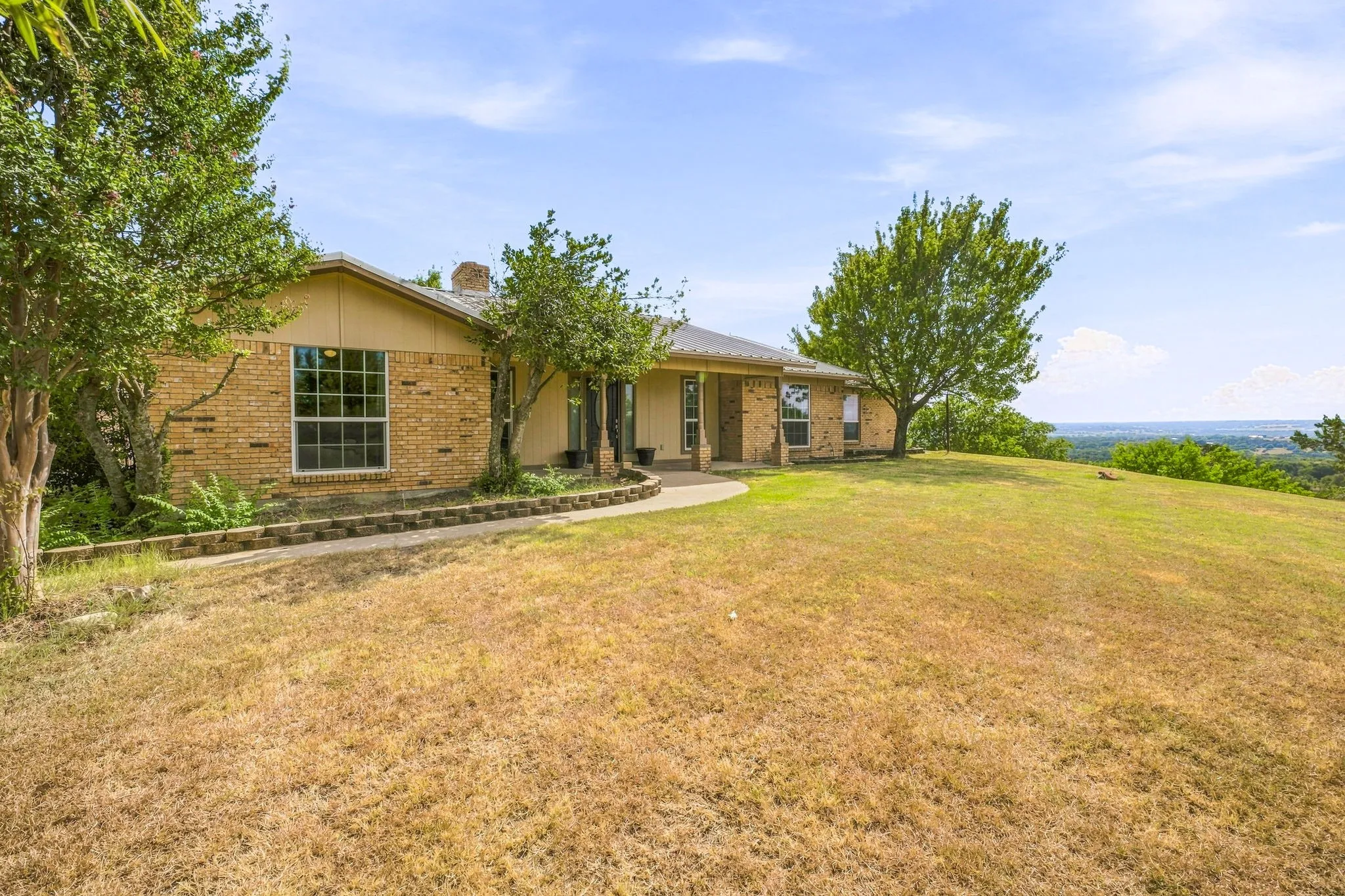 Single Family Residence For Sale in Parker County , 5351 Upper Denton Road, Weatherford, Texas 76085, 5 Bedroom, 4 Bathroom, Garage spaces, 2,853 Sqft, built in 1981, mls#21370174, Real Estate Agent in Weatherford, Homes For Sale in Parker county, Homes For Sale in Weatherford, Realtor in Weatherford Texas, Real Estate Brokerage Independent Realty Texas, Luminita Cordes Realtor