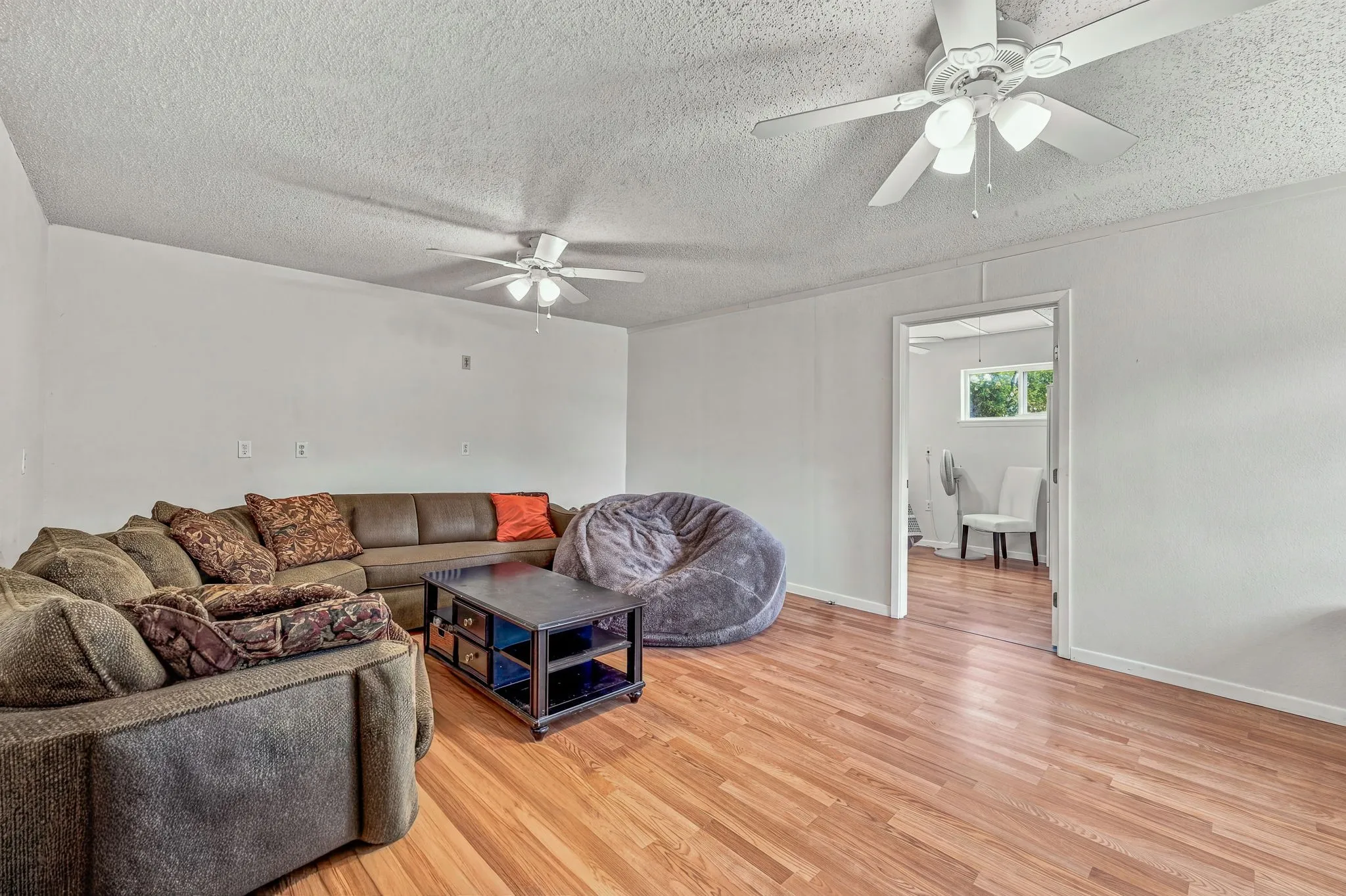Single Family Residence For Sale in Parker County , 5351 Upper Denton Road, Weatherford, Texas 76085, 5 Bedroom, 4 Bathroom, Garage spaces, 2,853 Sqft, built in 1981, mls#21370174, Real Estate Agent in Weatherford, Homes For Sale in Parker county, Homes For Sale in Weatherford, Realtor in Weatherford Texas, Real Estate Brokerage Independent Realty Texas, Luminita Cordes Realtor