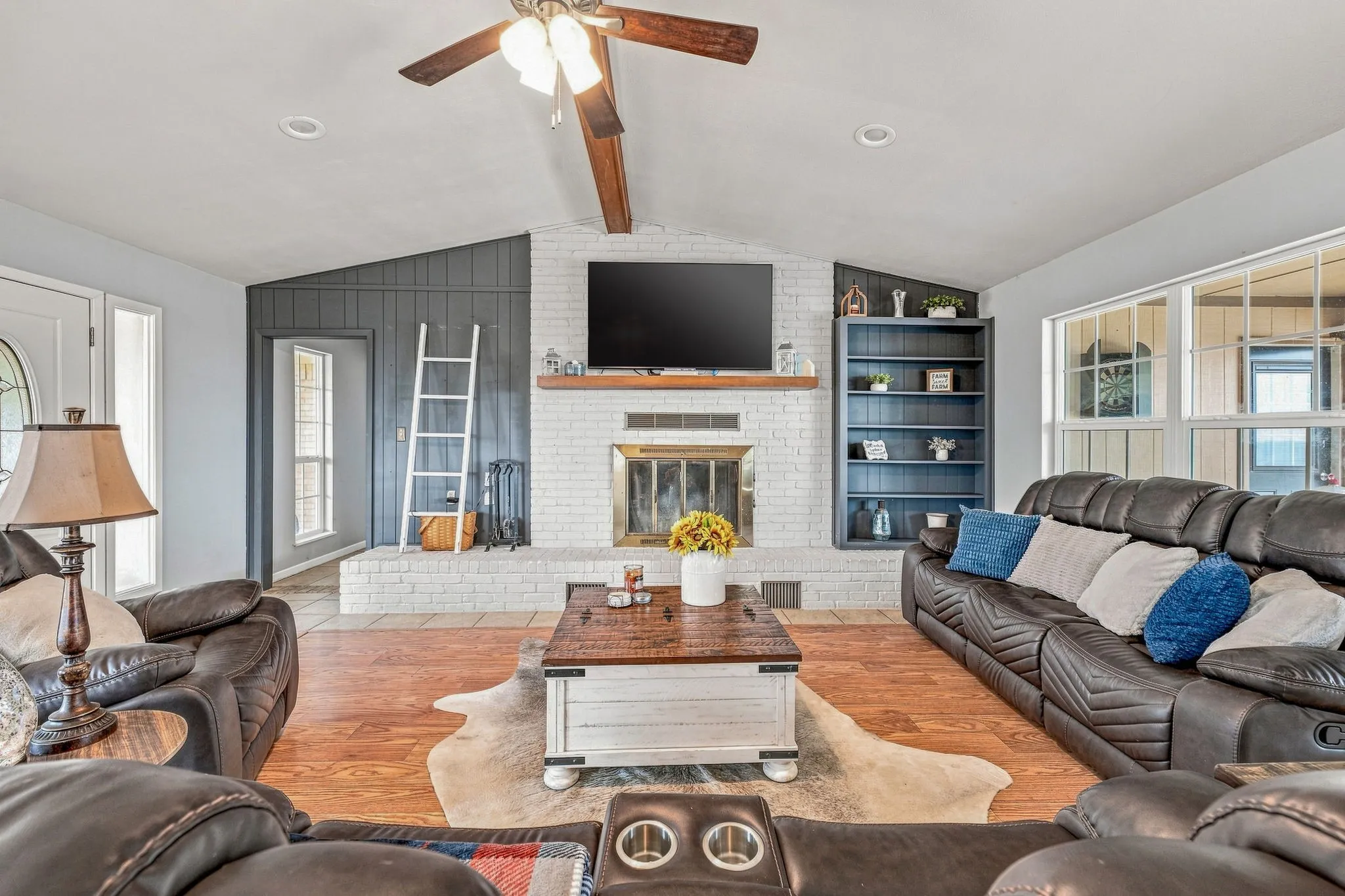 Single Family Residence For Sale in Parker County , 5351 Upper Denton Road, Weatherford, Texas 76085, 5 Bedroom, 4 Bathroom, Garage spaces, 2,853 Sqft, built in 1981, mls#21370174, Real Estate Agent in Weatherford, Homes For Sale in Parker county, Homes For Sale in Weatherford, Realtor in Weatherford Texas, Real Estate Brokerage Independent Realty Texas, Luminita Cordes Realtor